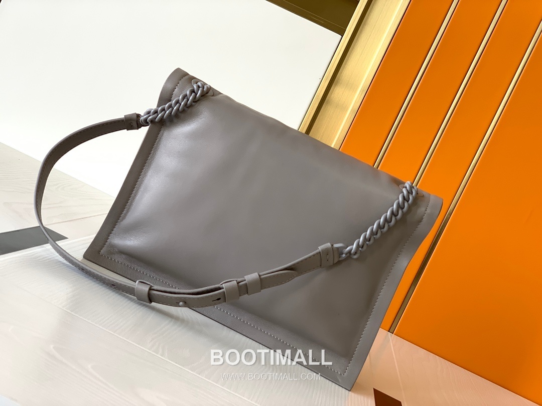 Salvatore Ferragamo Viva Padded Lambskin Flap Shoulder Bag with Vara Bow Detail 살바토레페라가모 비바 패디드 램스킨 플랩 숄더백 DD-211287 27cm 14