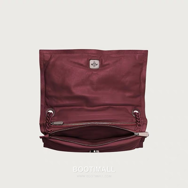 Salvatore Ferragamo Viva Padded Lambskin Flap Shoulder Bag with Vara Bow Detail 살바토레페라가모 비바 패디드 램스킨 플랩 숄더백 DD-211287 27cm 4