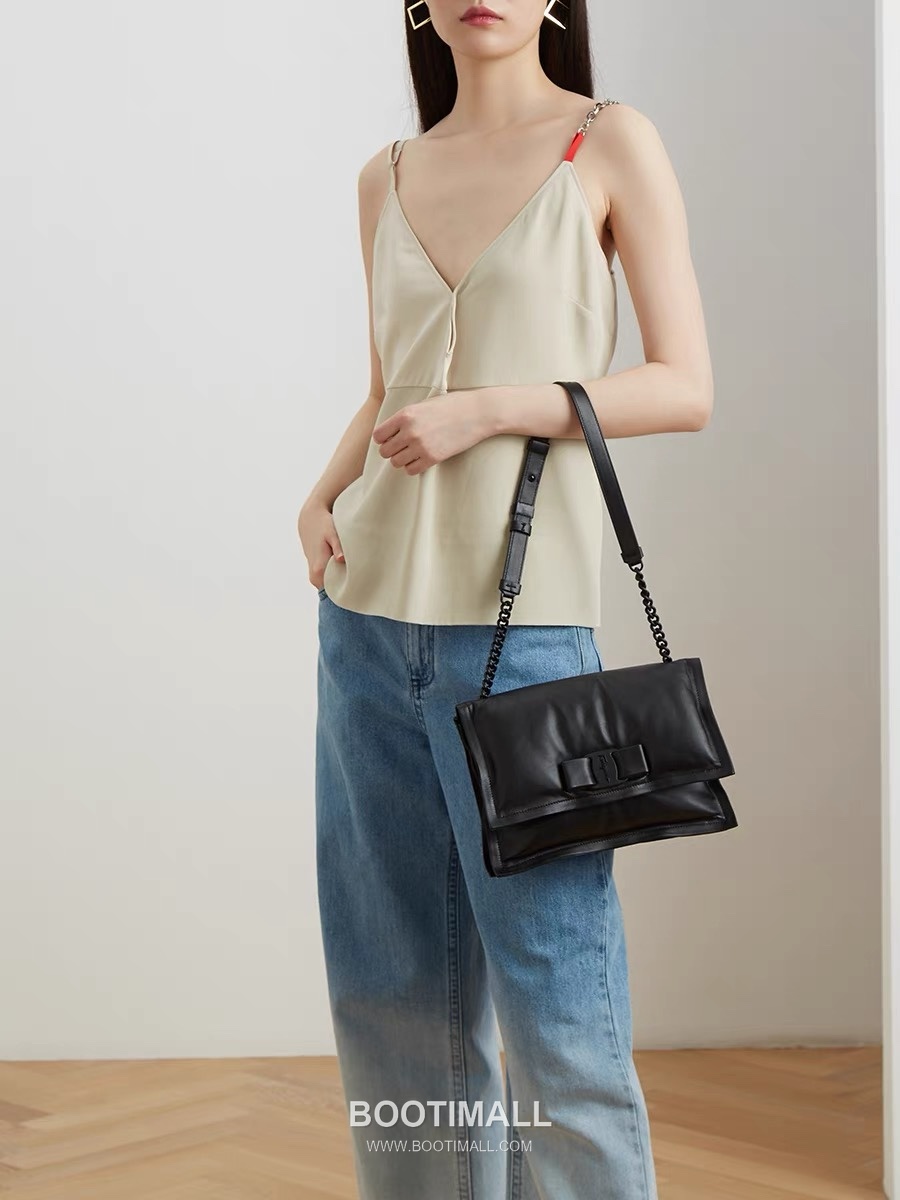 Salvatore Ferragamo Viva Padded Lambskin Flap Shoulder Bag with Vara Bow Detail 살바토레페라가모 비바 패디드 램스킨 플랩 숄더백 DD-211287 27cm 1