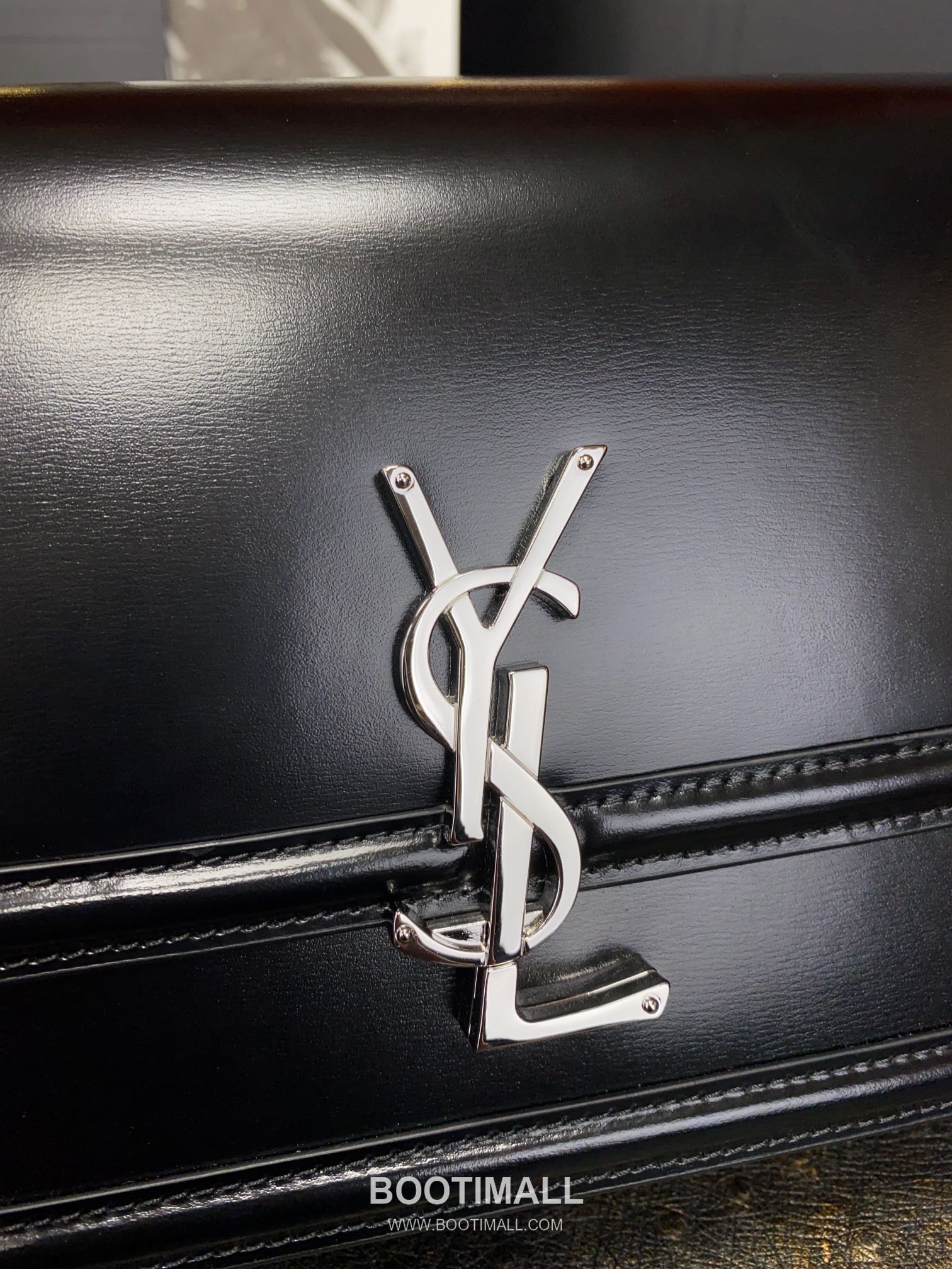 Saint Laurent Monogram Medium Grain Leather Flap Shoulder Bag with YSL Turn Lock 루이생로랑 모노그램 그레인 레더 플랩 숄더백 YSL 턴락 634305 23cm 5