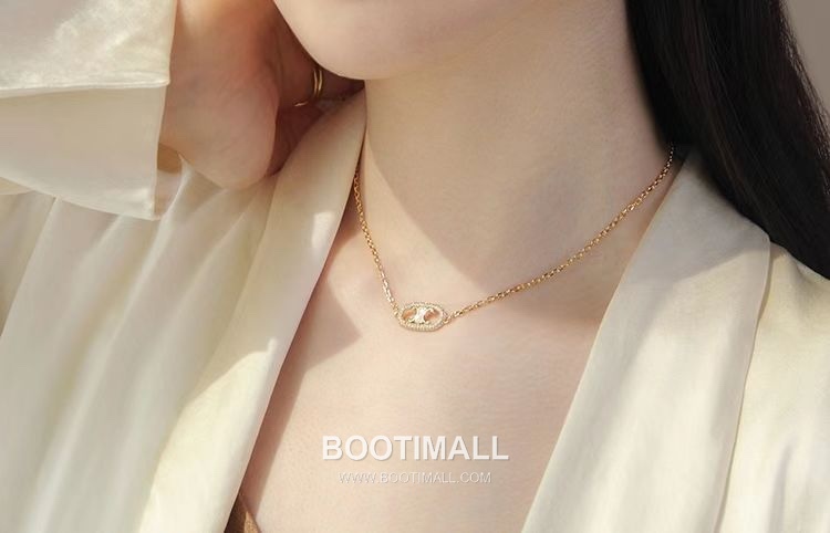 Celine Triomphe Brass Gold Plated Necklace with Crystal Logo Pendant 셀린느 트리옹프 황동 베이스 금도금 네클리스 크리스탈 로고 펜던트 5