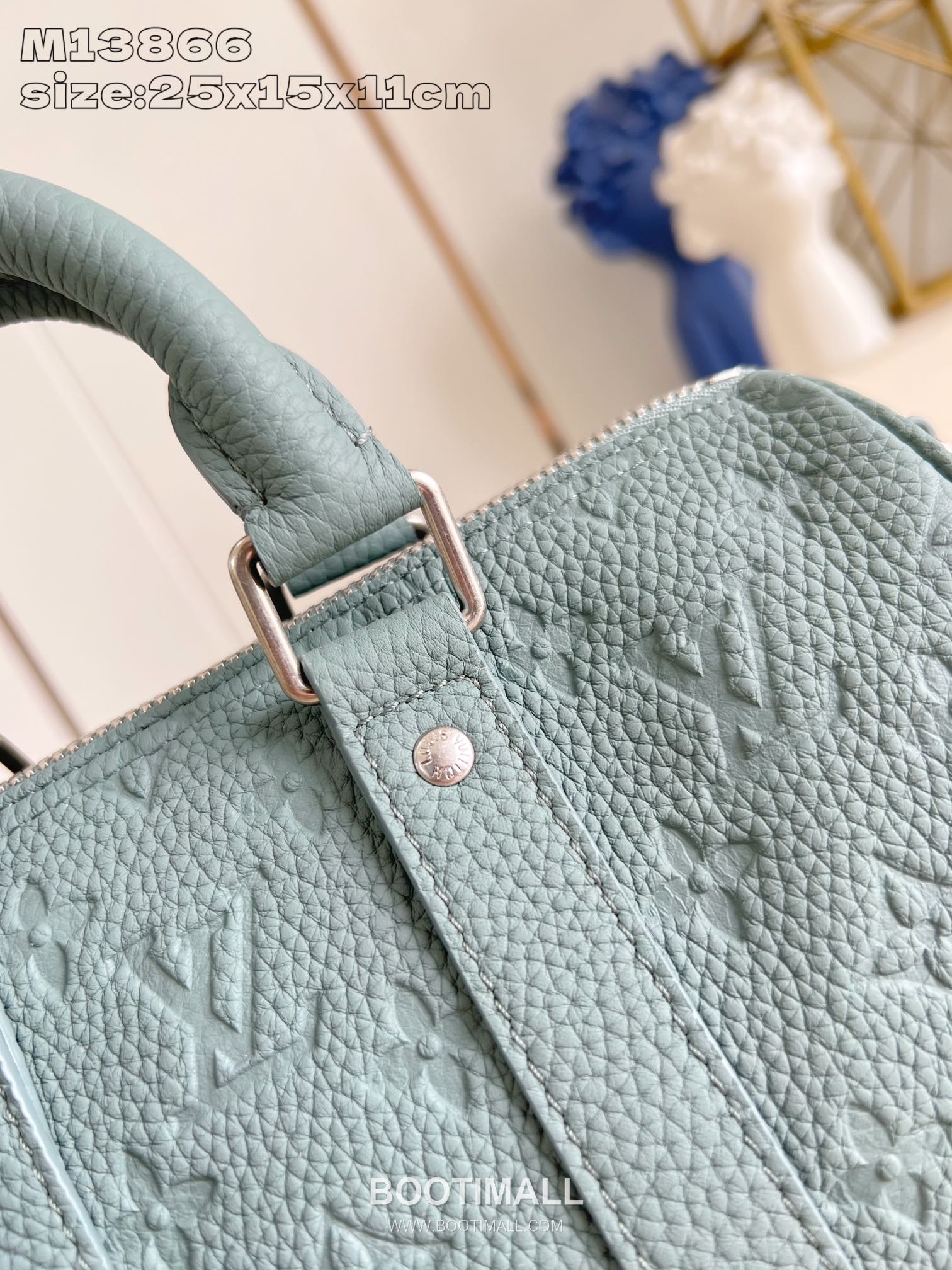Louis Vuitton Keepall Bandoulière 25 Taurillon Leather Duffle Bag with Strap Detail 루이비통 키폴 반둘리에 25 타우릴론 레더 더플백 M13866 25cm 2