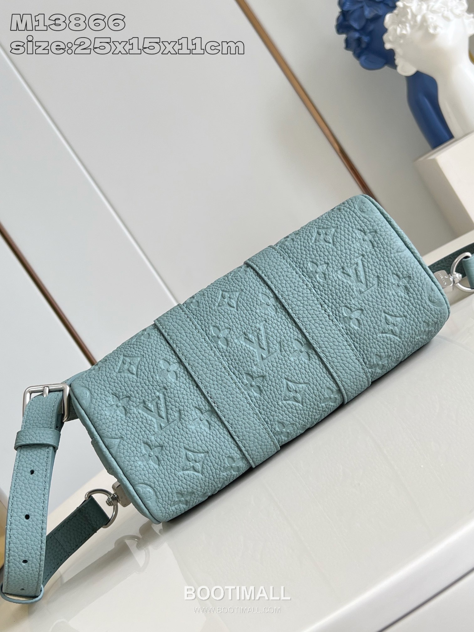 Louis Vuitton Keepall Bandoulière 25 Taurillon Leather Duffle Bag with Strap Detail 루이비통 키폴 반둘리에 25 타우릴론 레더 더플백 M13866 25cm 7