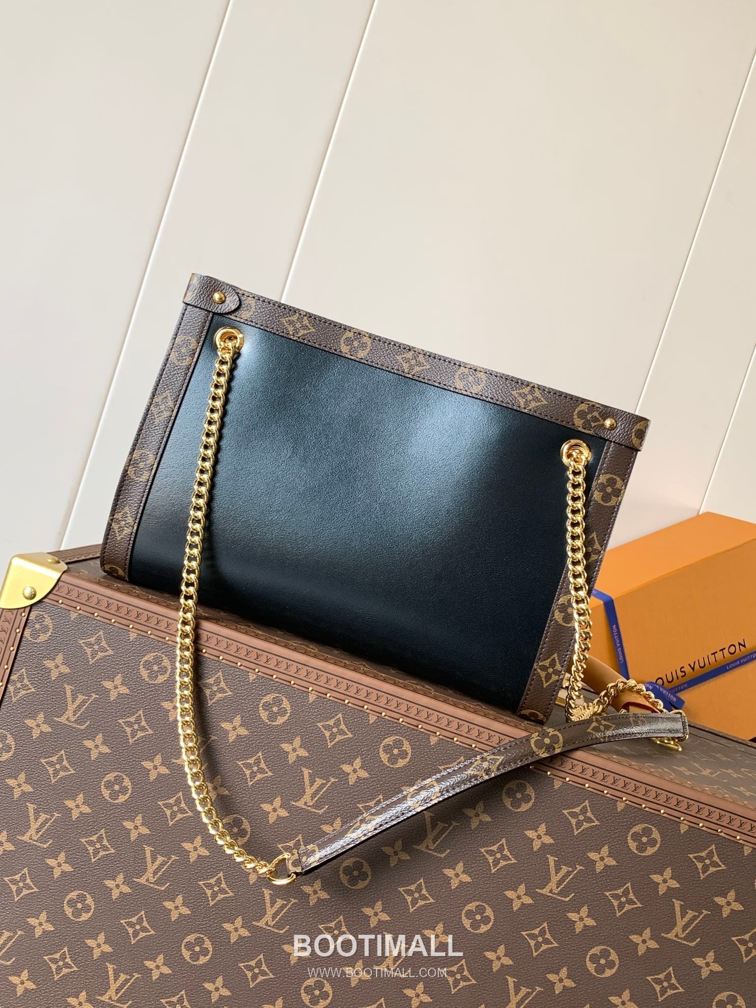 Louis Vuitton Nova Calfskin Leather Shoulder Bag with Chain Strap Monogram Canvas Trim 루이비통 노바 카프스킨 레더 숄더백 M13140 31cm 3