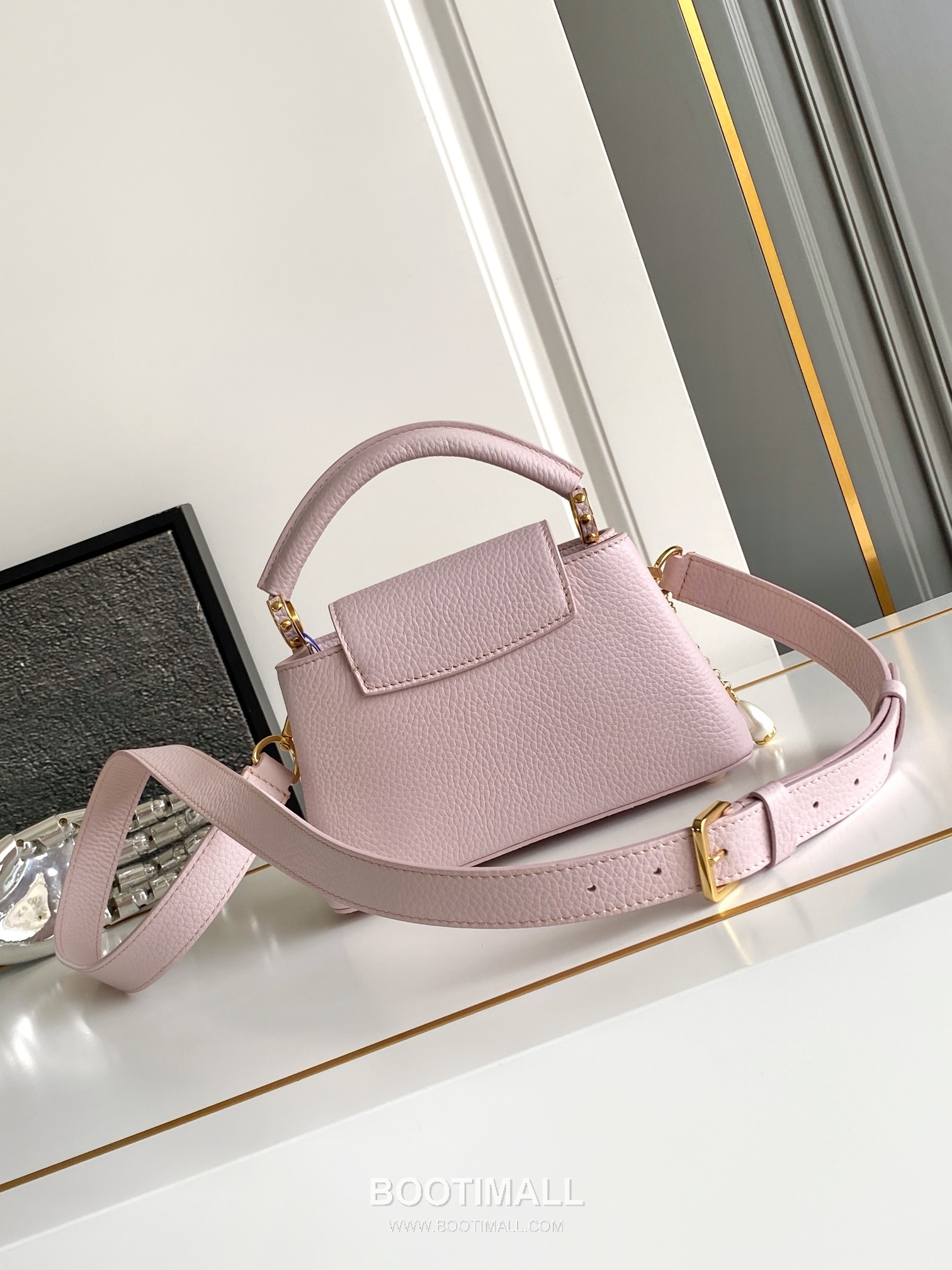 Louis Vuitton Pearl Calfskin Leather Top Handle Bag with Strap Detail 루이비통 펄 화이트 카프스킨 레더 탑핸들백 M15117 21cm 3