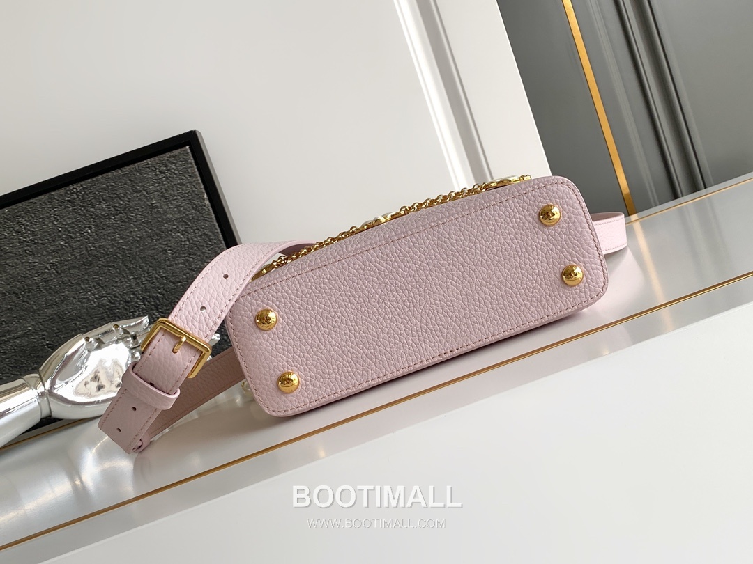 Louis Vuitton Pearl Calfskin Leather Top Handle Bag with Strap Detail 루이비통 펄 화이트 카프스킨 레더 탑핸들백 M15117 21cm 4