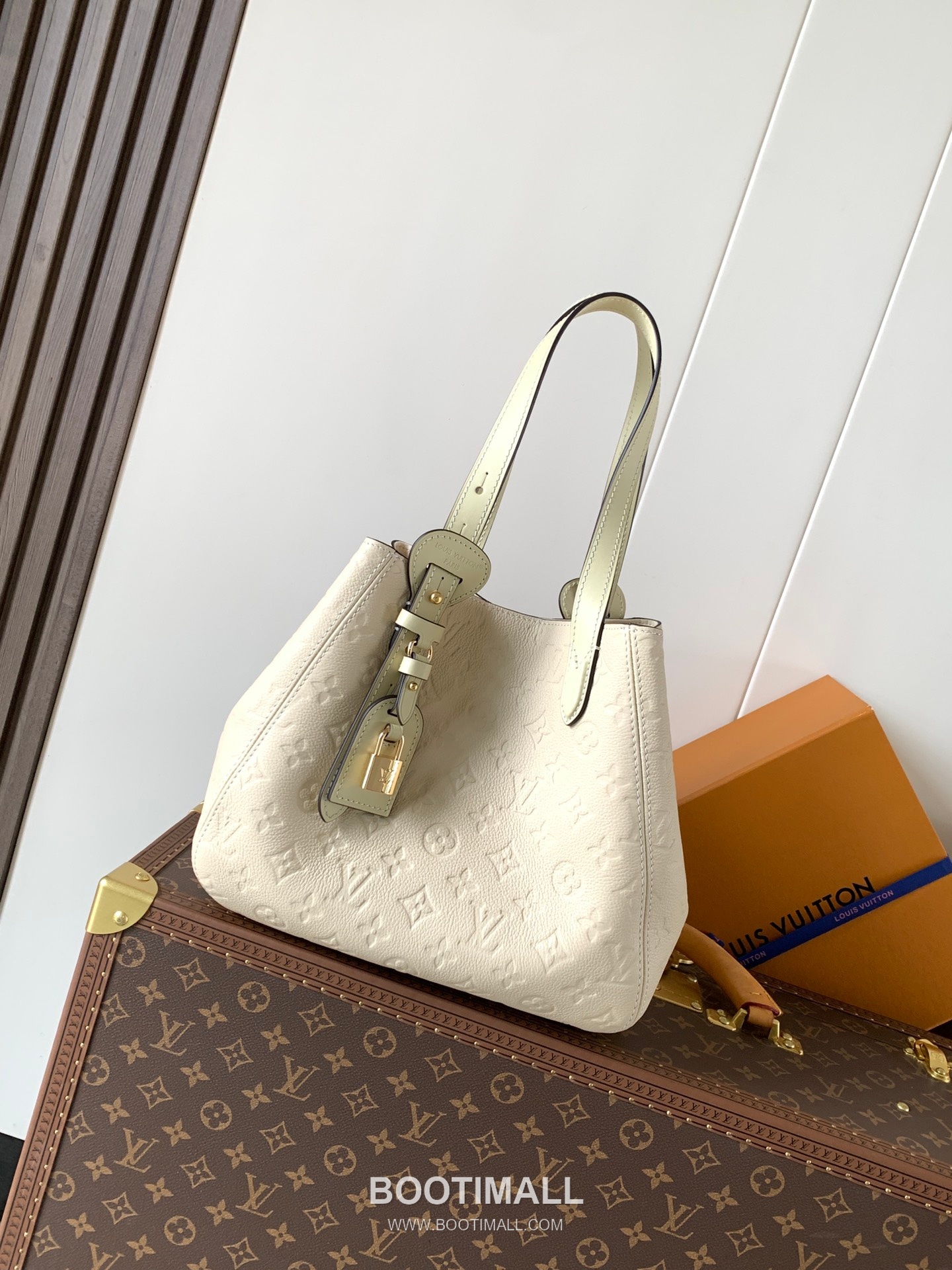 Louis Vuitton All In One Monogram Empreinte Calfskin Leather Hobo Tote Bag with Lock Tag Detail 루이비통 올인원 모노그램 앙프렝뜨 카프스킨 레더 호보 토트백 M29337 40cm 3