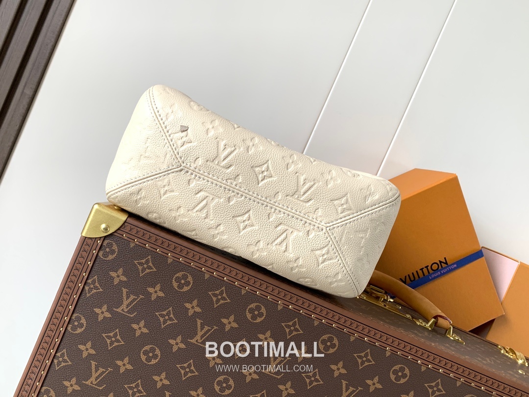 Louis Vuitton All In One Monogram Empreinte Calfskin Leather Hobo Tote Bag with Lock Tag Detail 루이비통 올인원 모노그램 앙프렝뜨 카프스킨 레더 호보 토트백 M29337 40cm 6