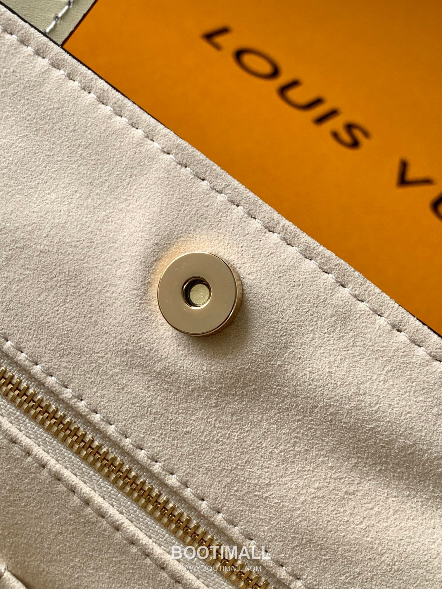 Louis Vuitton All In One Monogram Empreinte Calfskin Leather Hobo Tote Bag with Lock Tag Detail 루이비통 올인원 모노그램 앙프렝뜨 카프스킨 레더 호보 토트백 M29337 40cm 10