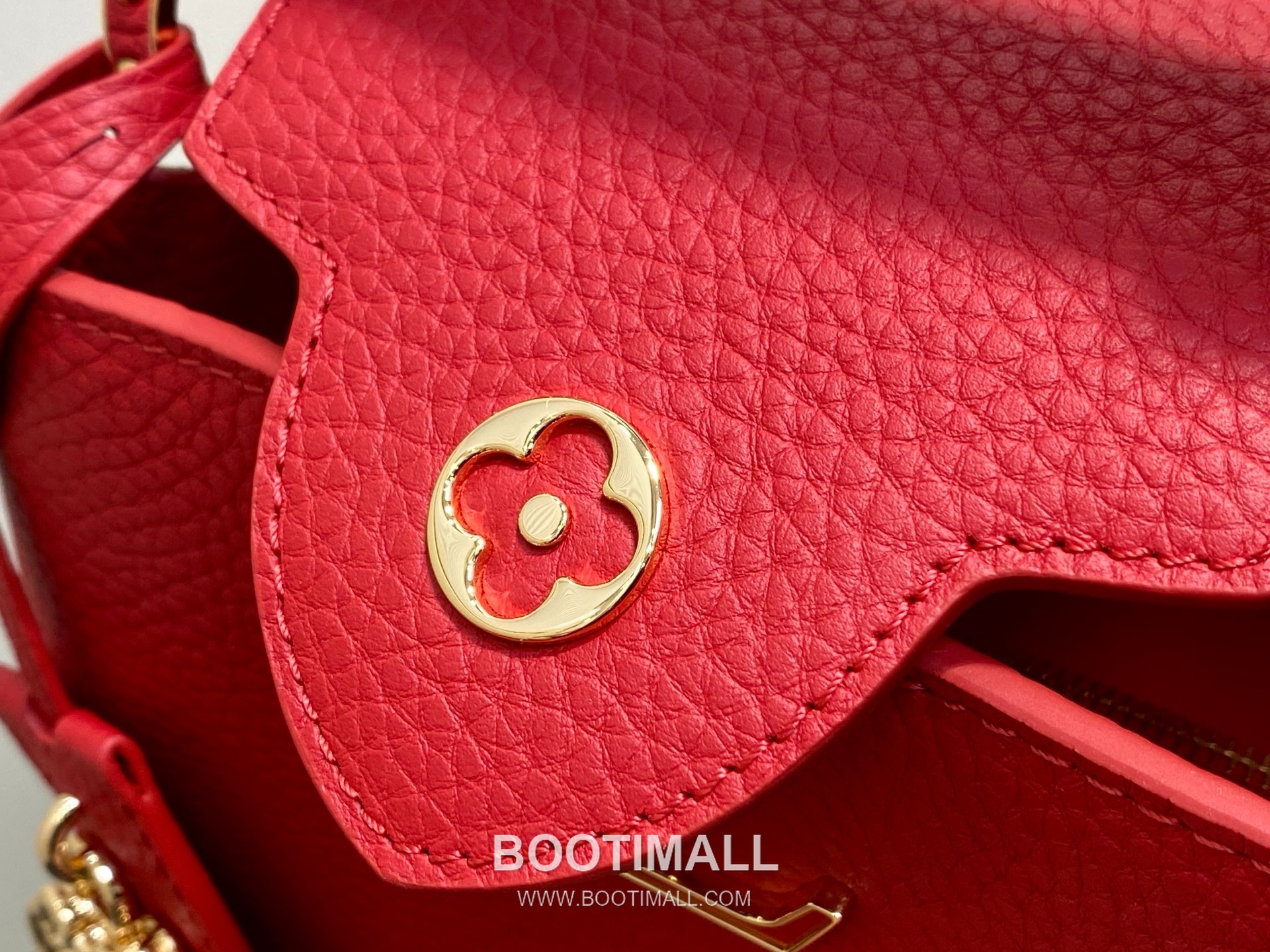 Louis Vuitton Capucines East-West Mini Taurillon Leather Top Handle Bag with Chain Strap Logo Detail 루이비통 카퓌신 이스트웨스트 미니 타우릴론 레더 탑핸들백 M27300 22cm 8