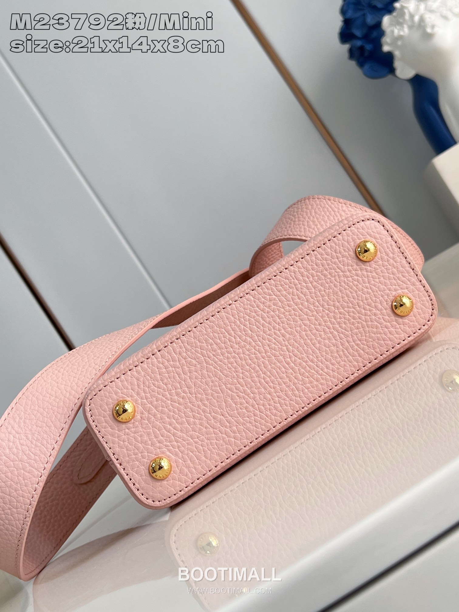 Louis Vuitton Capucines Mini Taurillon Leather Top Handle Bag with Strap Logo Detail 루이비통 카퓌신 미니 타우릴론 레더 탑핸들백 M23792 21cm 5