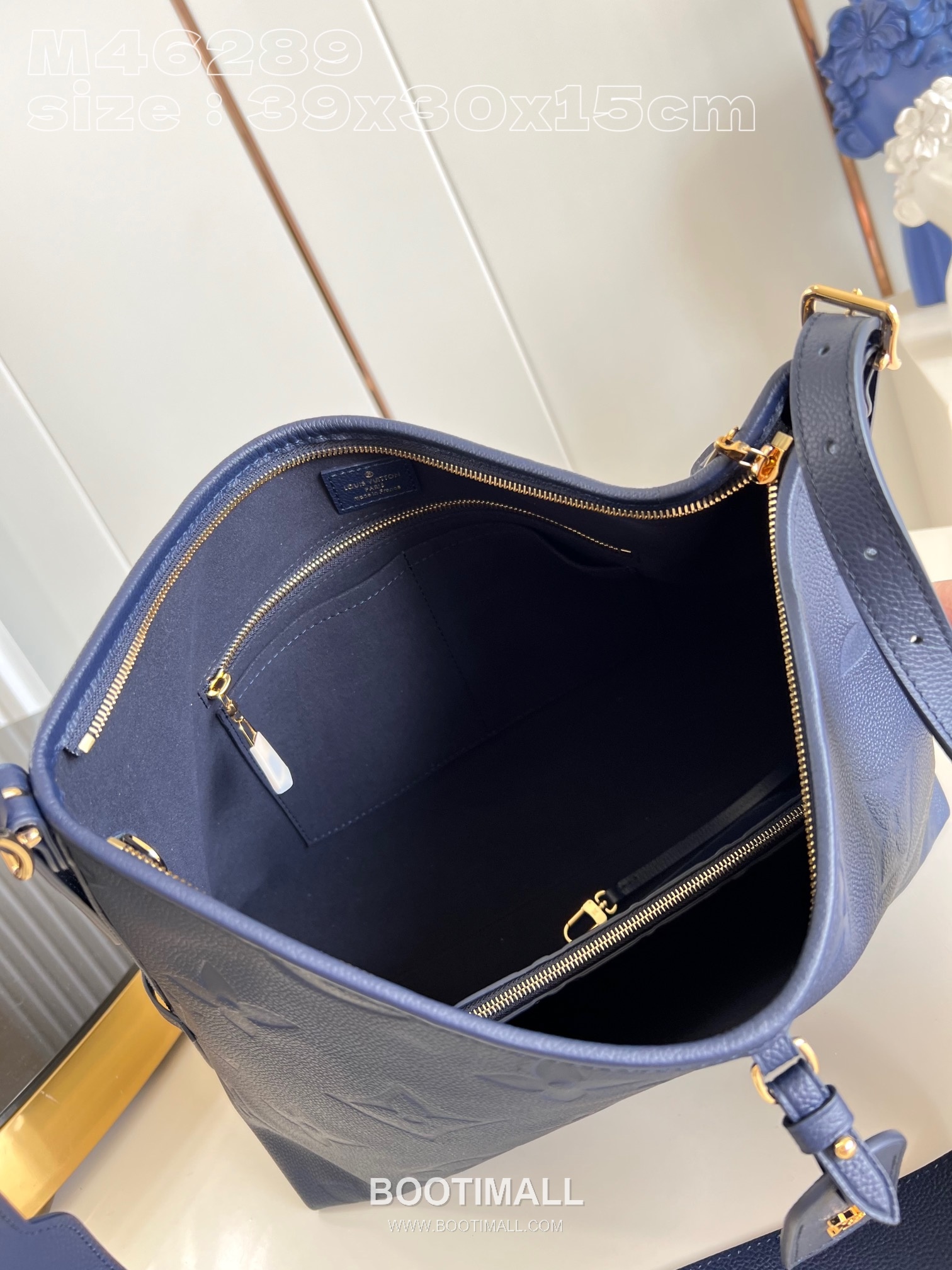 Louis Vuitton CarryAll MM Monogram Empreinte Calfskin Leather Hobo Tote Bag with Strap Pouch Detail 루이비통 캐리올 MM 모노그램 앙프렝뜨 카프스킨 레더 호보 토트백 M46289 39cm 8