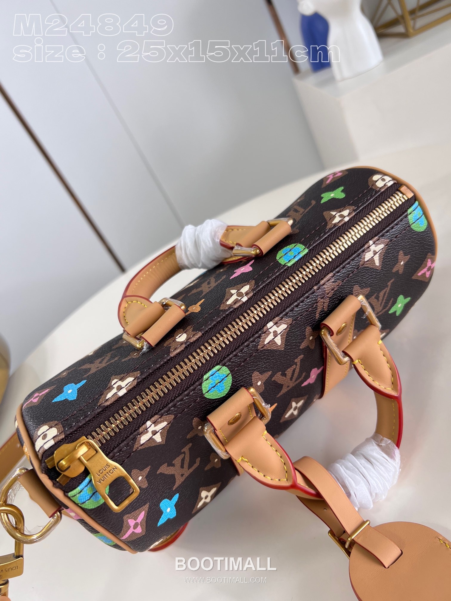 Louis Vuitton Keepall Bandoulière 25 Monogram Canvas Duffle Bag with Strap Name Tag Detail 루이비통 키폴 반둘리에 25 모노그램 캔버스 더플백 M24849 25cm 7