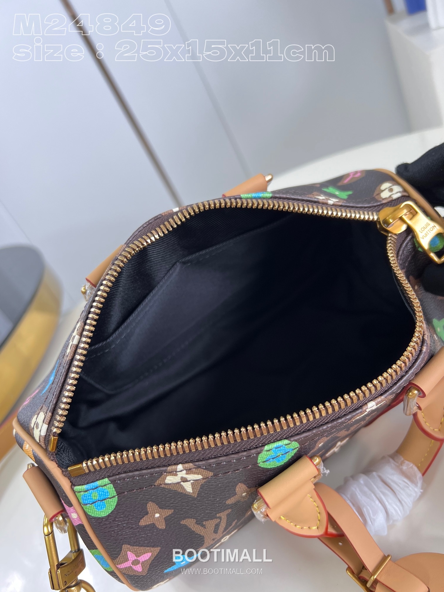 Louis Vuitton Keepall Bandoulière 25 Monogram Canvas Duffle Bag with Strap Name Tag Detail 루이비통 키폴 반둘리에 25 모노그램 캔버스 더플백 M24849 25cm 9