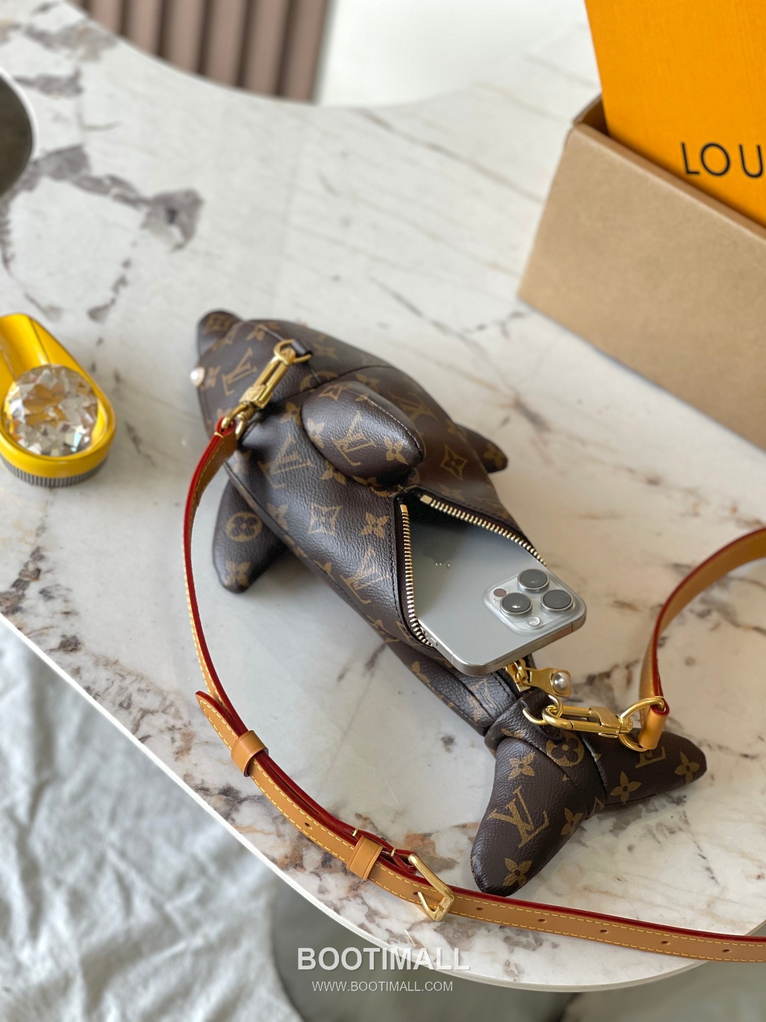 Louis Vuitton Dolphin Monogram Canvas Duffle Bag with Handle Strap Detail 루이비통 돌핀 모노그램 캔버스 더플백 M14963 38cm 12