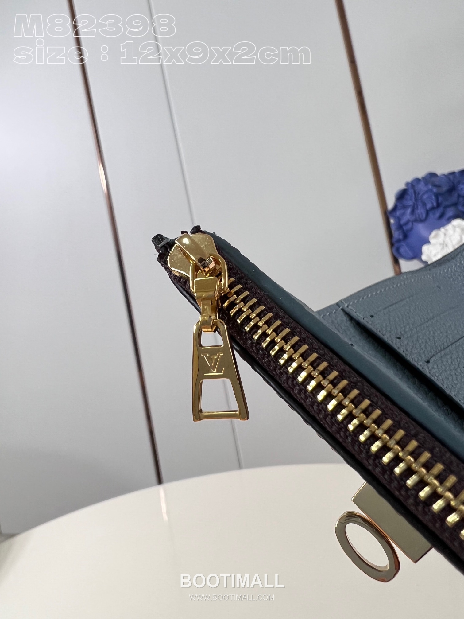 Louis Vuitton Victorine On My Side Monogram Canvas Calfskin Leather Wallet with Flap Lock Detail 루이비통 빅토린 온마이사이드 모노그램 캔버스 카프스킨 레더 반지갑 M82398 12cm 6