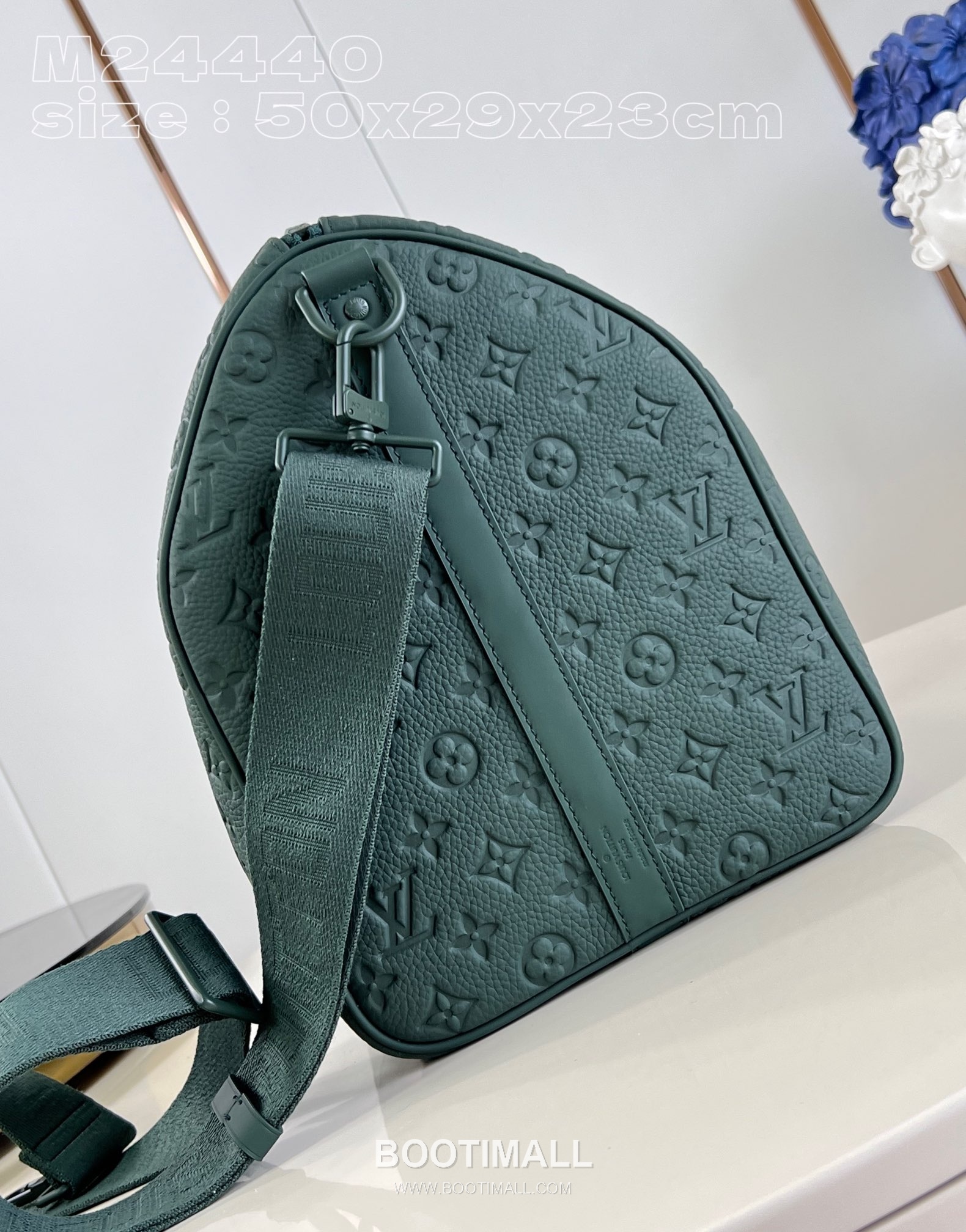 Louis Vuitton Keepall Bandoulière 50 Taurillon Leather Duffle Bag with Strap Metal Detail 루이비통 키폴 반둘리에 50 타우릴론 레더 더플백 M24440 50cm 3