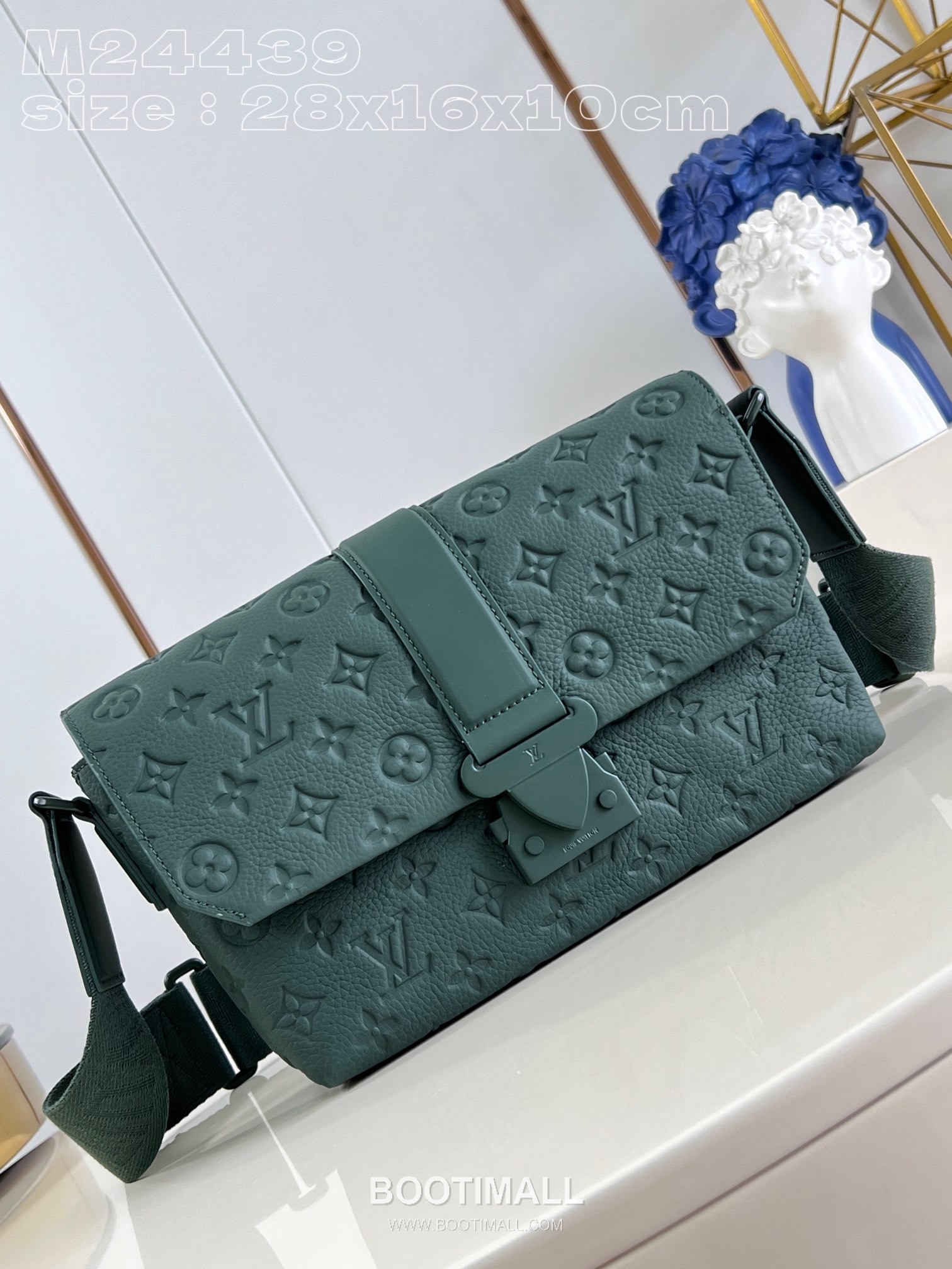 Louis Vuitton S-Cape Taurillon Leather Messenger Bag with S-Lock Strap Detail 루이비통 에스케이프 타우릴론 레더 메신저백 M24439 28cm 1