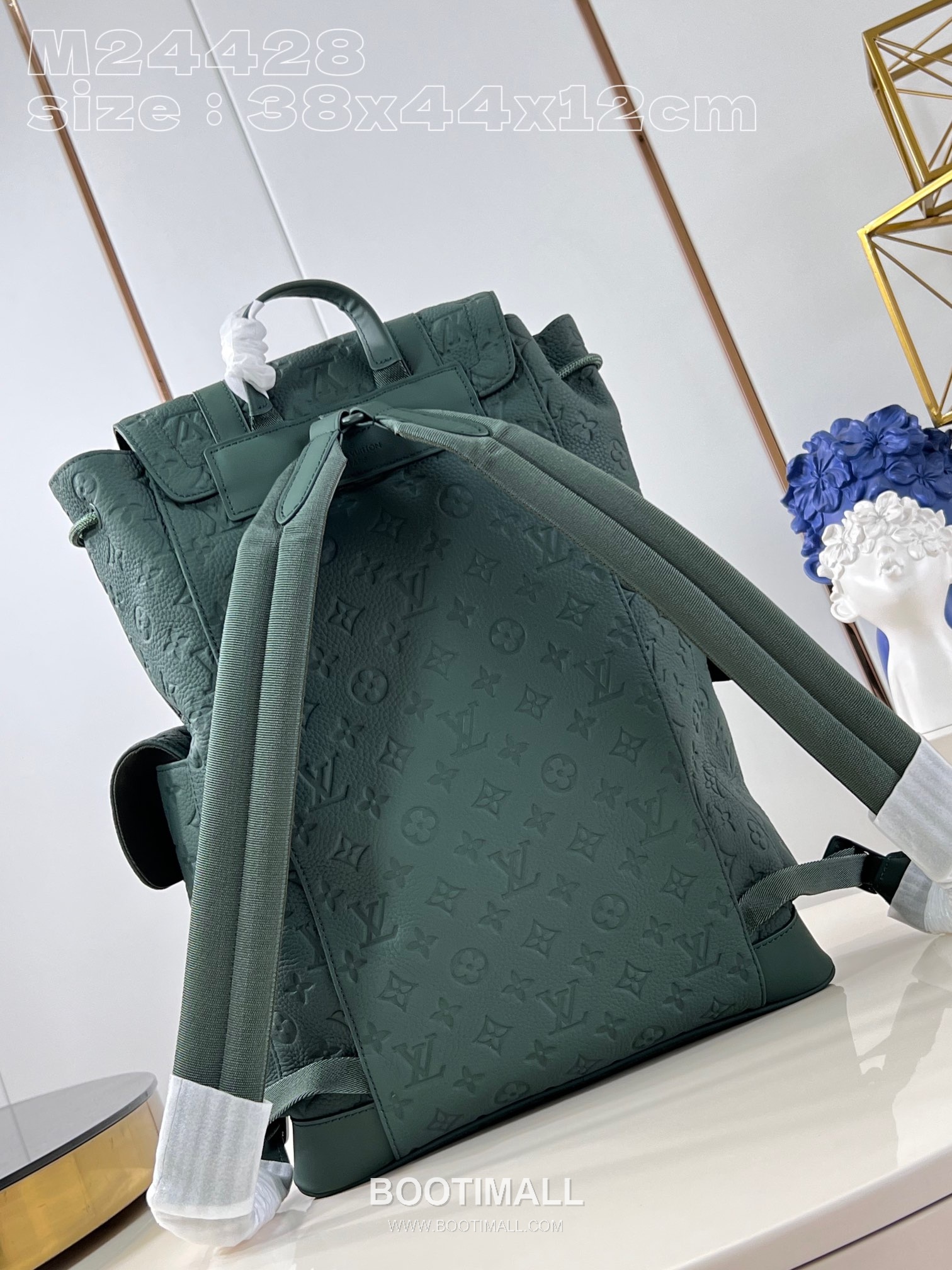 Louis Vuitton Christopher Taurillon Leather Backpack with Flap Pocket Strap Detail 루이비통 크리스토퍼 타우릴론 레더 백팩 M24428 38cm 4