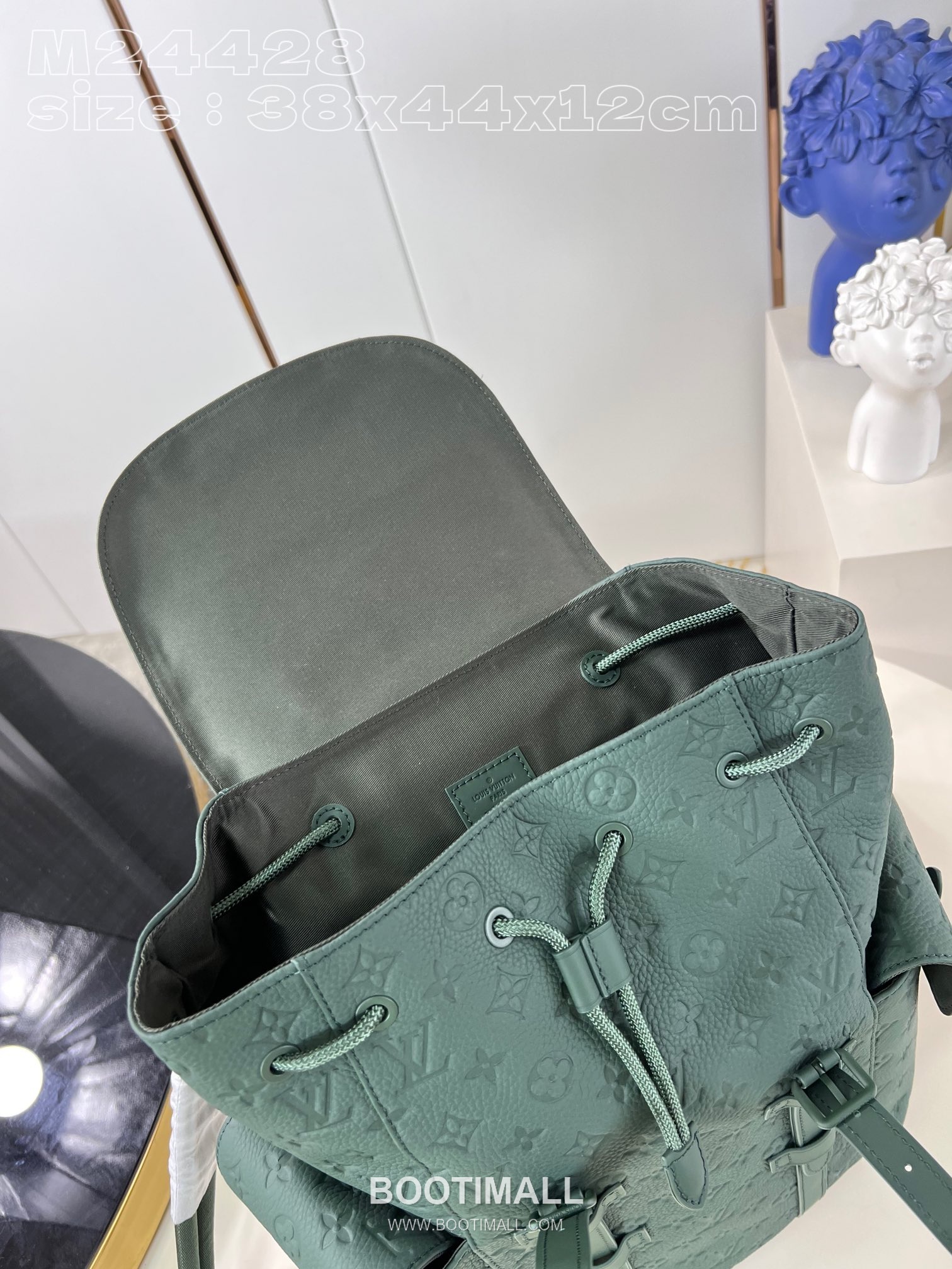 Louis Vuitton Christopher Taurillon Leather Backpack with Flap Pocket Strap Detail 루이비통 크리스토퍼 타우릴론 레더 백팩 M24428 38cm 7