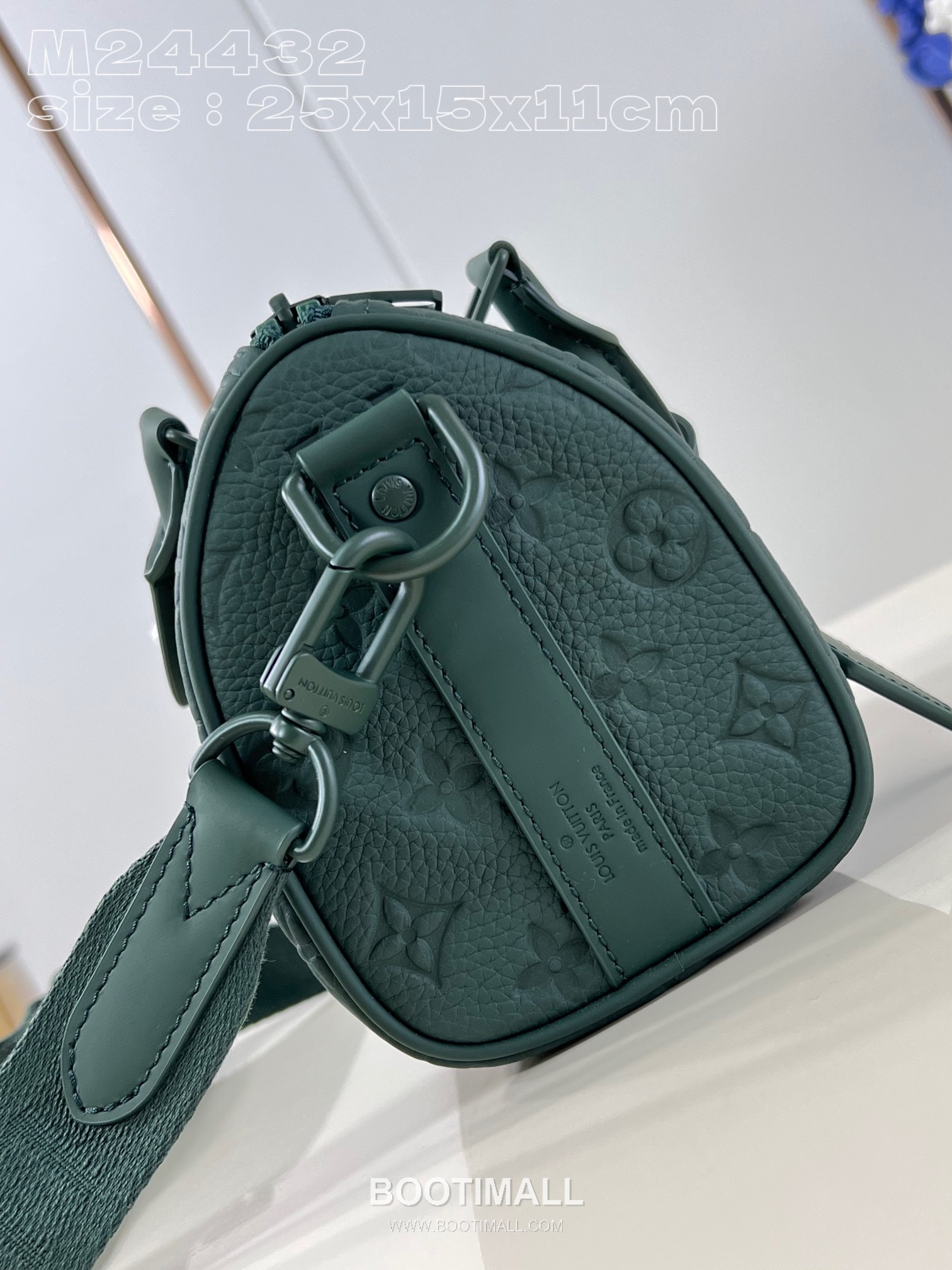 Louis Vuitton Keepall Bandoulière 25 Taurillon Leather Duffle Bag with Strap Logo Detail 루이비통 키폴 반둘리에 25 타우릴론 레더 더플백 M24432 25cm 3