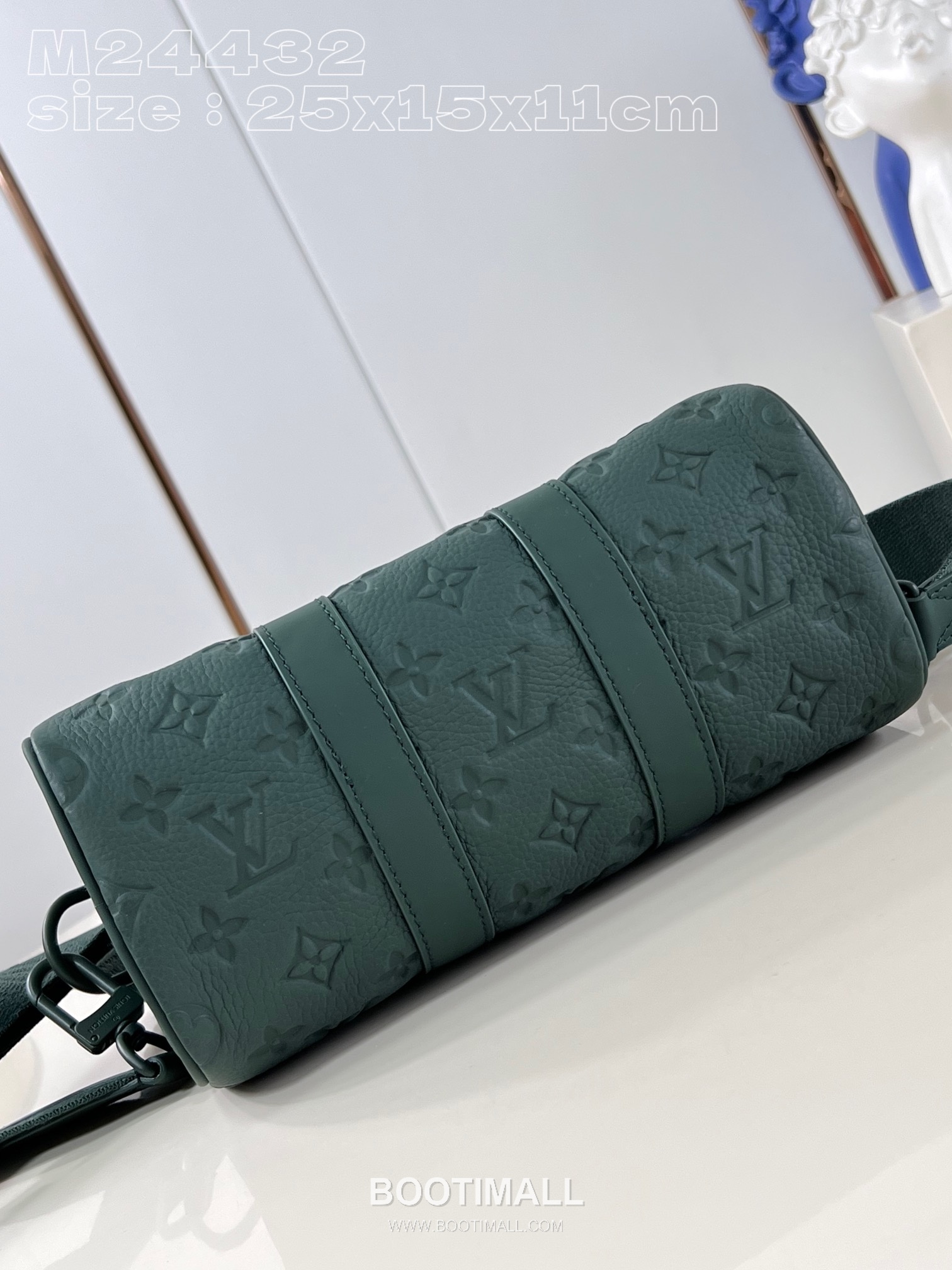 Louis Vuitton Keepall Bandoulière 25 Taurillon Leather Duffle Bag with Strap Logo Detail 루이비통 키폴 반둘리에 25 타우릴론 레더 더플백 M24432 25cm 6