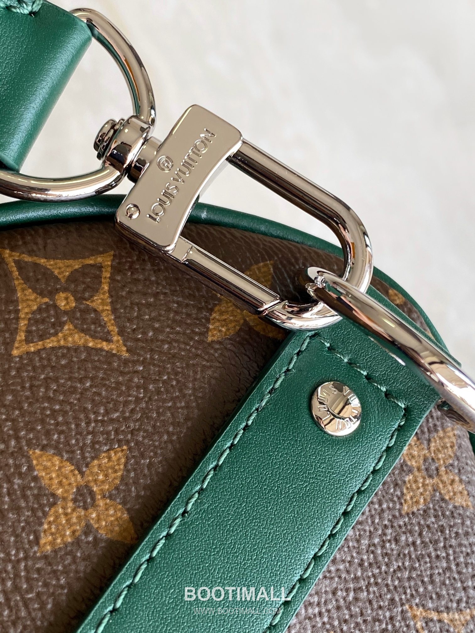 Louis Vuitton Keepall Bandoulière 35 Monogram Eclipse Canvas Duffle Bag with Strap Name Tag Detail 루이비통 키폴 반둘리에 35 모노그램 이클립스 캔버스 더플백 M13201 34cm 9