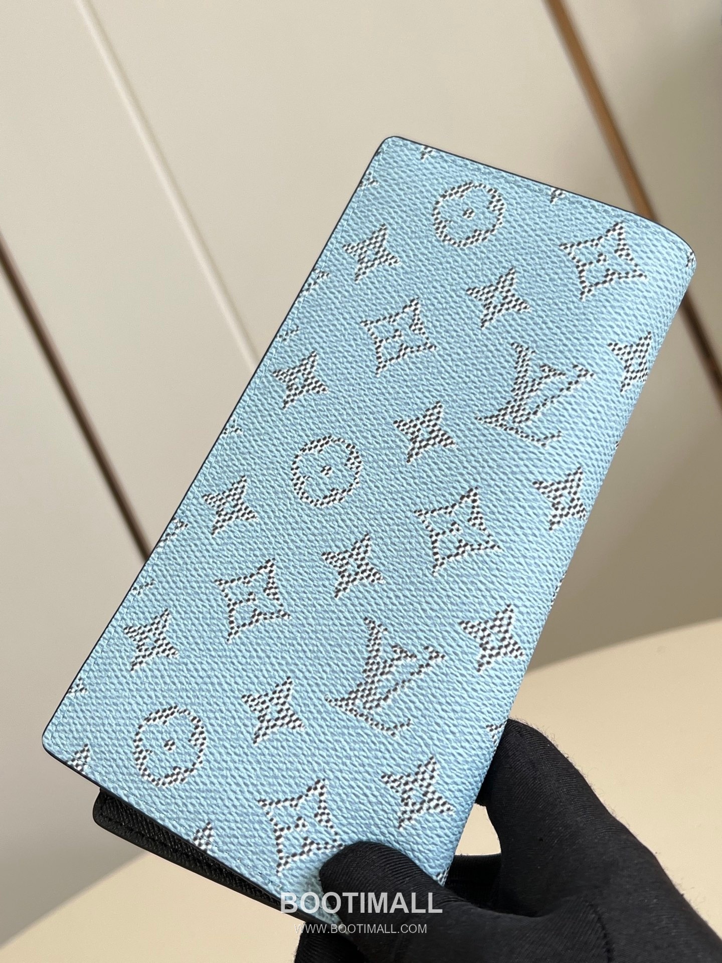 Louis Vuitton Brazza Monogram Eclipse Canvas Wallet with Zip Pocket Card Slot Detail 루이비통 브라짜 모노그램 이클립스 캔버스 장지갑 M15156 10cm 3