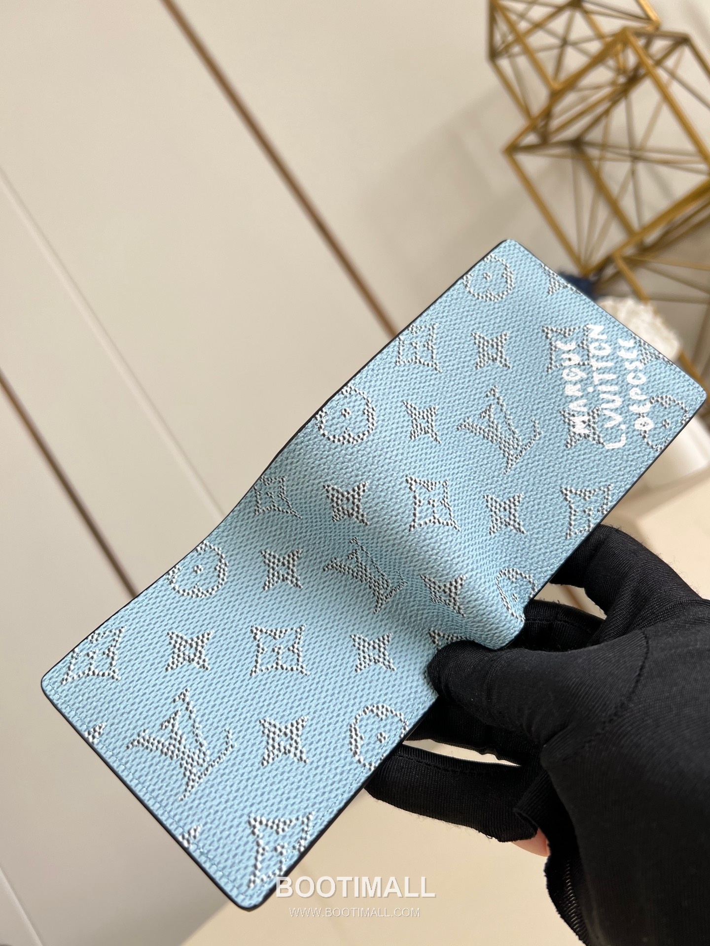 Louis Vuitton Multiple Monogram Canvas Wallet with Card Slot Pocket Detail 루이비통 멀티플 모노그램 캔버스 반지갑 M14691 11.5cm 4