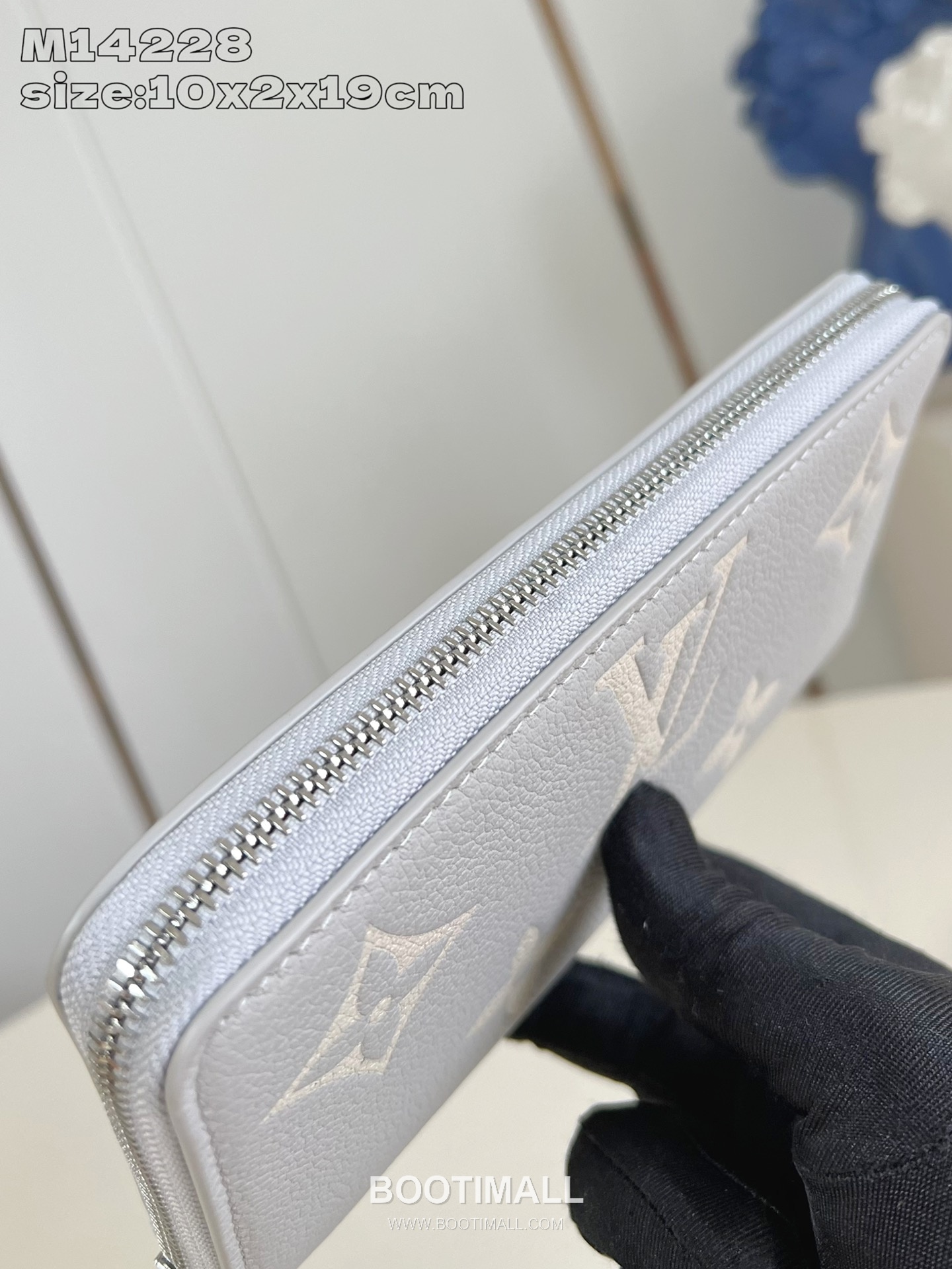 Louis Vuitton Zippy Monogram Empreinte Calfskin Leather Wallet with Zip Around Pocket Detail 루이비통 지피 모노그램 앙프렝뜨 카프스킨 레더 장지갑 M14228 19.5cm 6