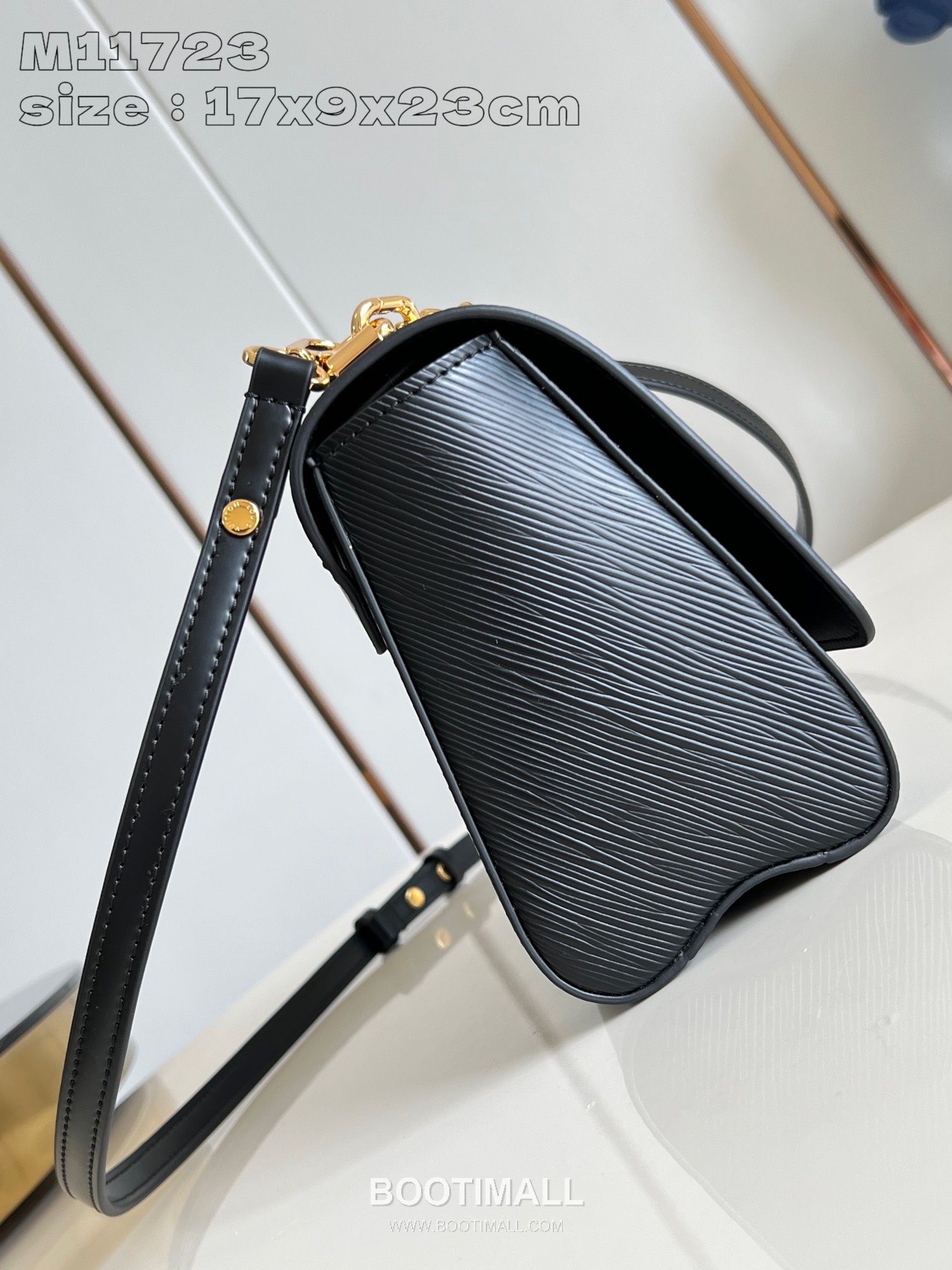Louis Vuitton Twist MM Bag Epi Leather Chain Shoulder Bag with Enamel Monogram Flower Charm 루이비통 트위스트 MM 에피 레더 체인 숄더백 에나멜 플라워 참 M11723 23cm 4