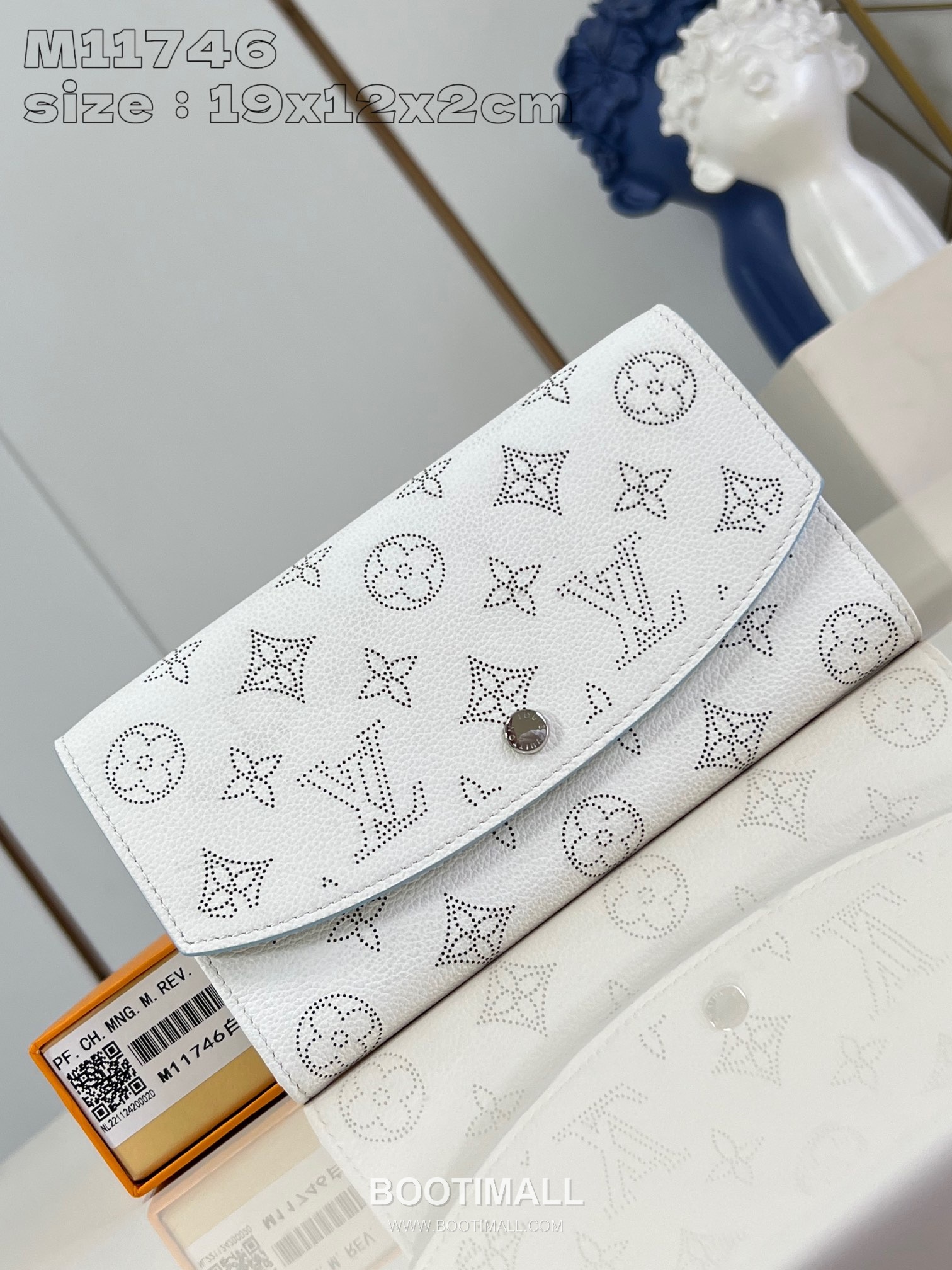 Louis Vuitton Iris Wallet Perforated Calfskin Leather Flap Long Wallet with Zip Coin Pocket 루이비통 아이리스 퍼포레이티드 카프스킨 레더 플랩 장지갑 집 코인포켓 M11746 19cm 1
