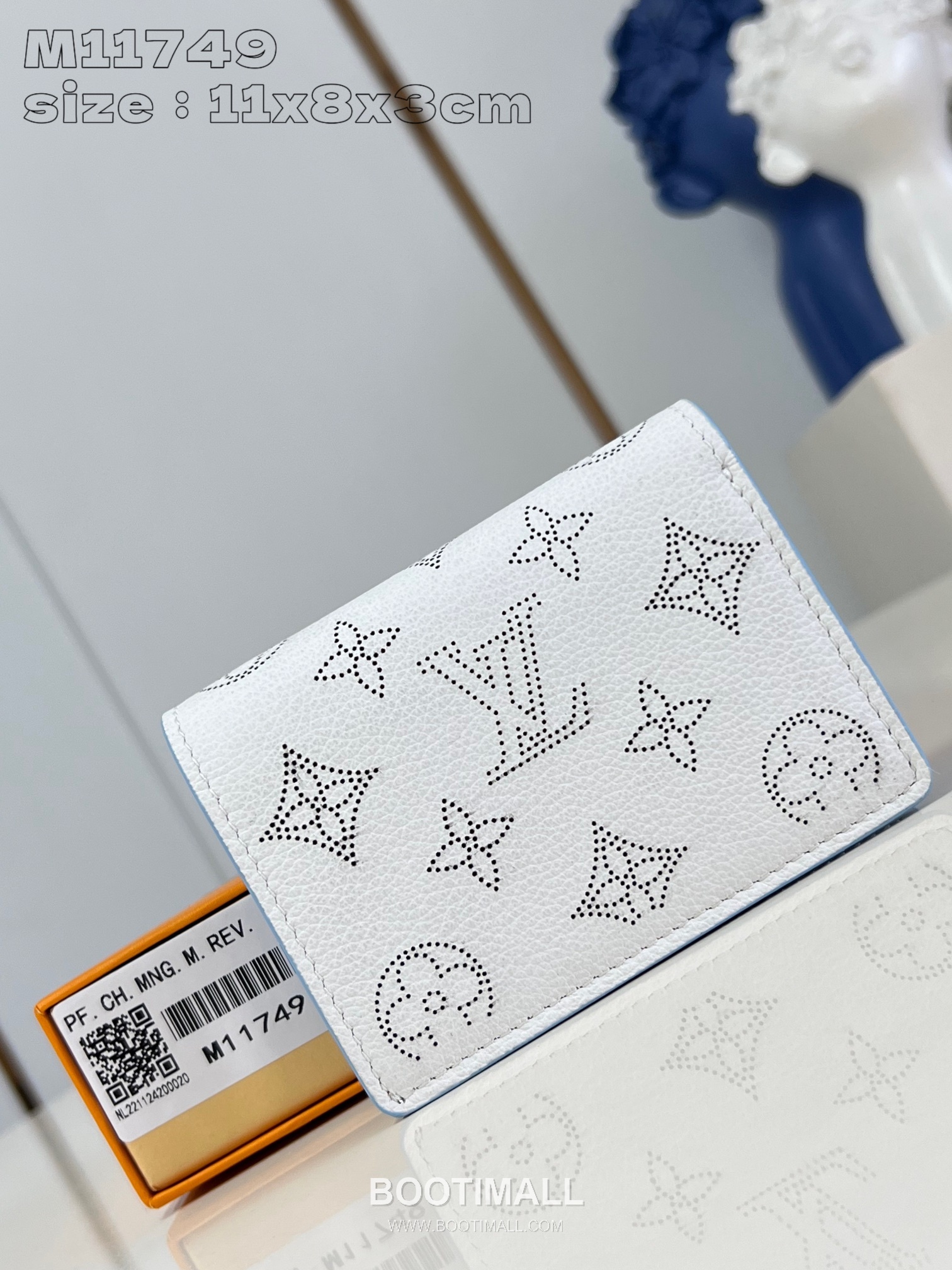 Louis Vuitton Iris Compact Wallet Perforated Calfskin Leather Flap Card Holder with Zip Coin Pocket 루이비통 아이리스 컴팩트 퍼포레이티드 카프스킨 레더 플랩 카드지갑 집 코인포켓 M11802 12cm 9