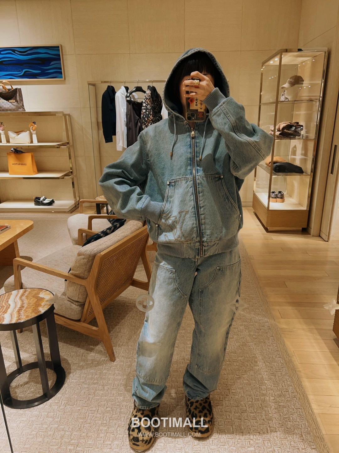 Louis Vuitton 2026SS Washed Cotton Denim Pants with Double Knee Distressed Detail 루이비통 2026SS 워시드 코튼 데님 팬츠 더블니 스트럭처 디스트로이드 디테일 5