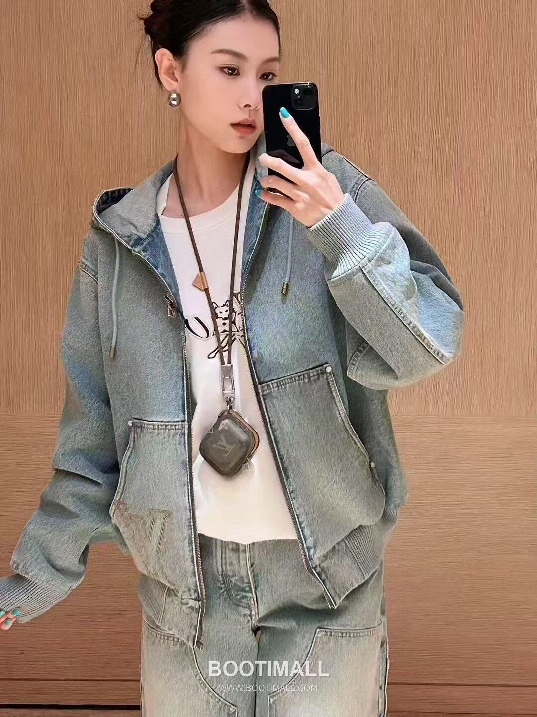 Louis Vuitton 2026SS Washed Cotton Denim Hooded Work Jacket with Embroidered Logo 루이비통 2026SS 워시드 코튼 데님 후드 워크 재킷 자수 로고 5