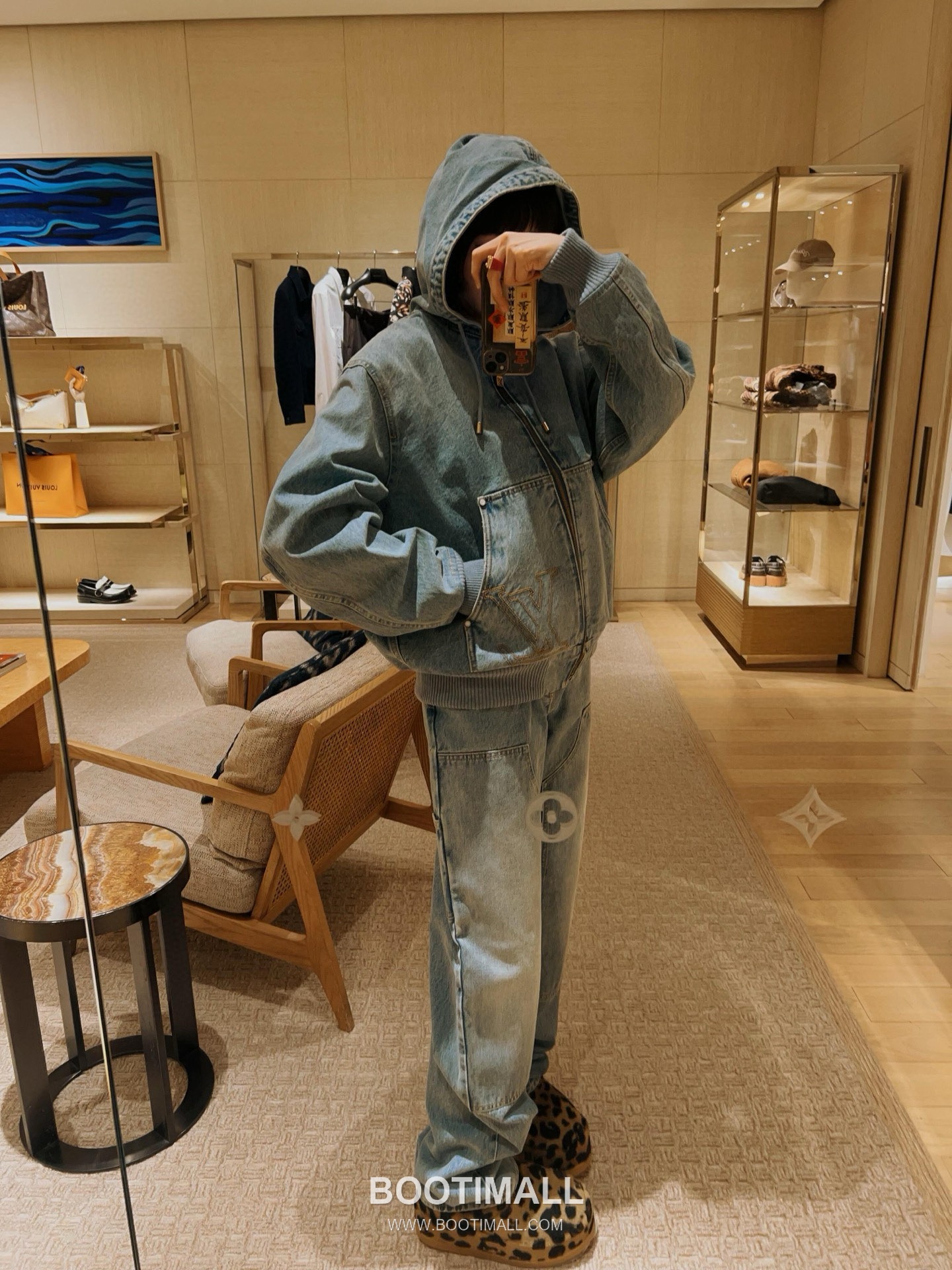 Louis Vuitton 2026SS Washed Cotton Denim Hooded Work Jacket with Embroidered Logo 루이비통 2026SS 워시드 코튼 데님 후드 워크 재킷 자수 로고 6