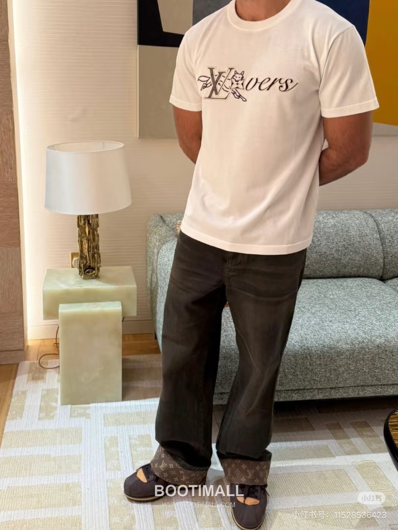 Louis Vuitton 2025FW Monogram Waxed Coated Cotton Denim Pants with Print Detail 루이비통 2025FW 모노그램 왁스 코팅 코튼 데님 팬츠 프린트 디테일 1