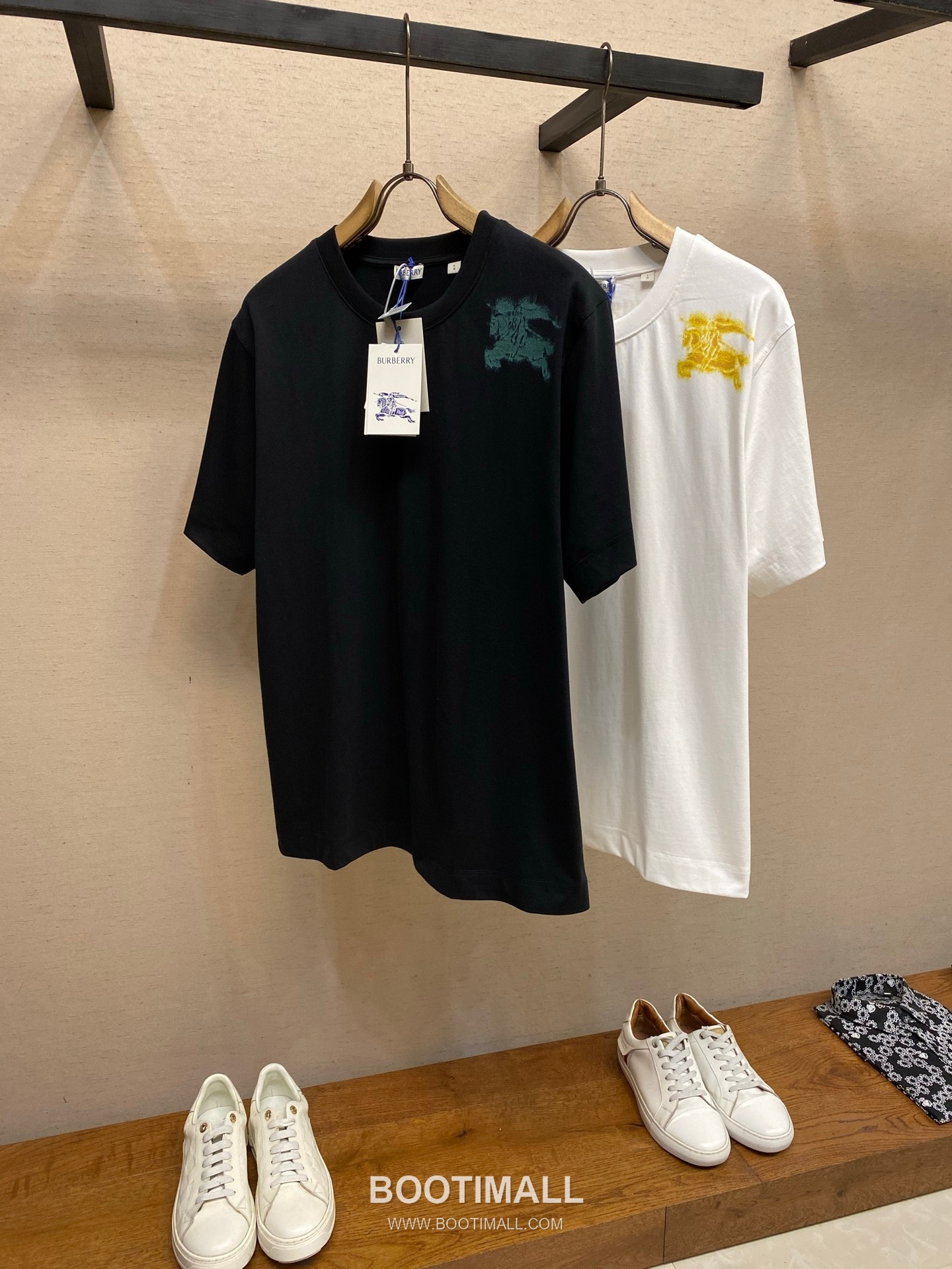 Burberry 2026SS Equestrian Knight Print Cotton T-Shirt with Logo Detail 버버리 2026SS 마술 기사 프린트 코튼 반팔 티셔츠 로고 디테일 12