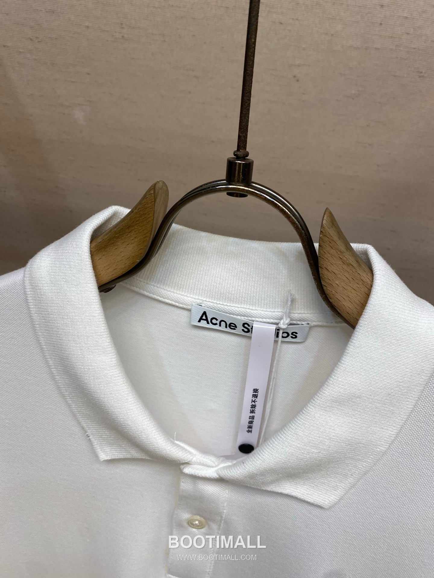 Acne Studios 2026SS Logo Embroidered Cotton Piqué Polo Shirt with Shell Button 아크네스튜디오 2026SS 로고 자수 코튼 피케 폴로 셔츠 쉘 버튼 13