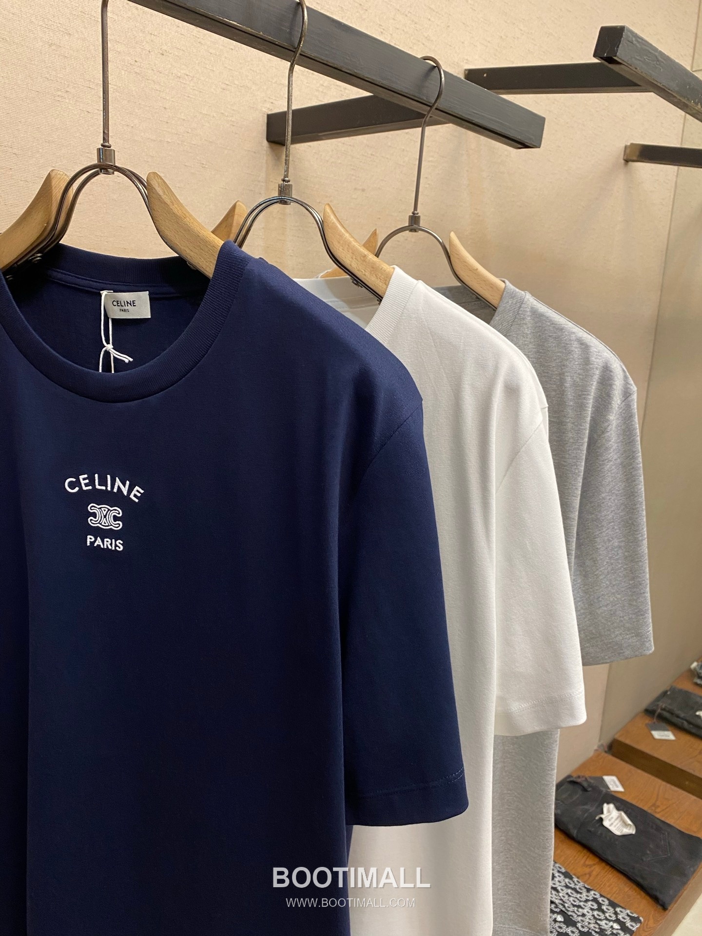 Celine 2026FW Triomphe Embroidered Cotton T-Shirt with Logo Detail 셀린느 2026FW 트리옹프 자수 코튼 반팔 티셔츠 로고 디테일 11