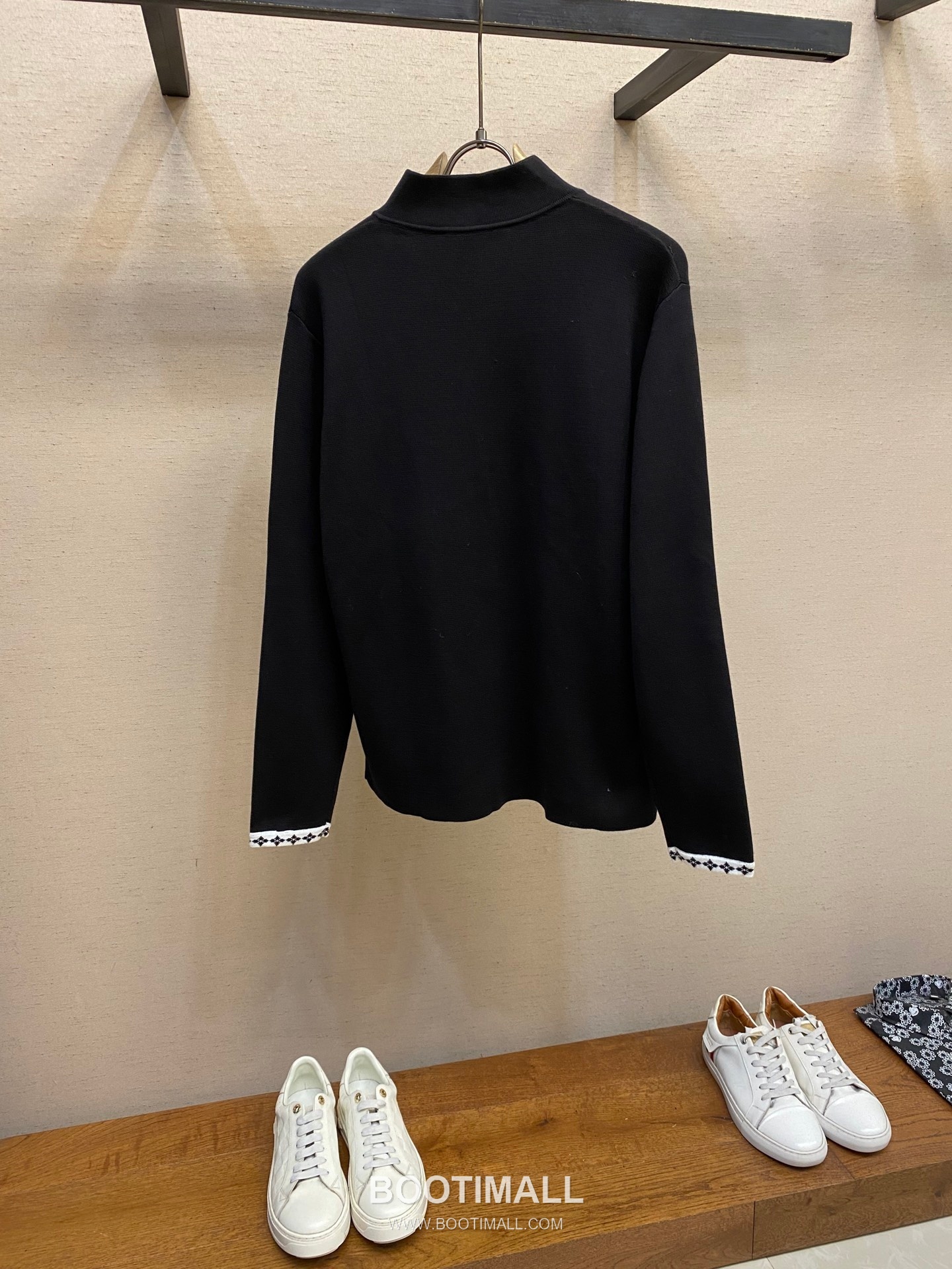 Louis Vuitton 2026FW Embroidered Wool Blend Knit Cardigan Jacket with Button Detail 루이비통 2026FW 자수 울 혼방 니트 가디건 재킷 버튼 디테일 8