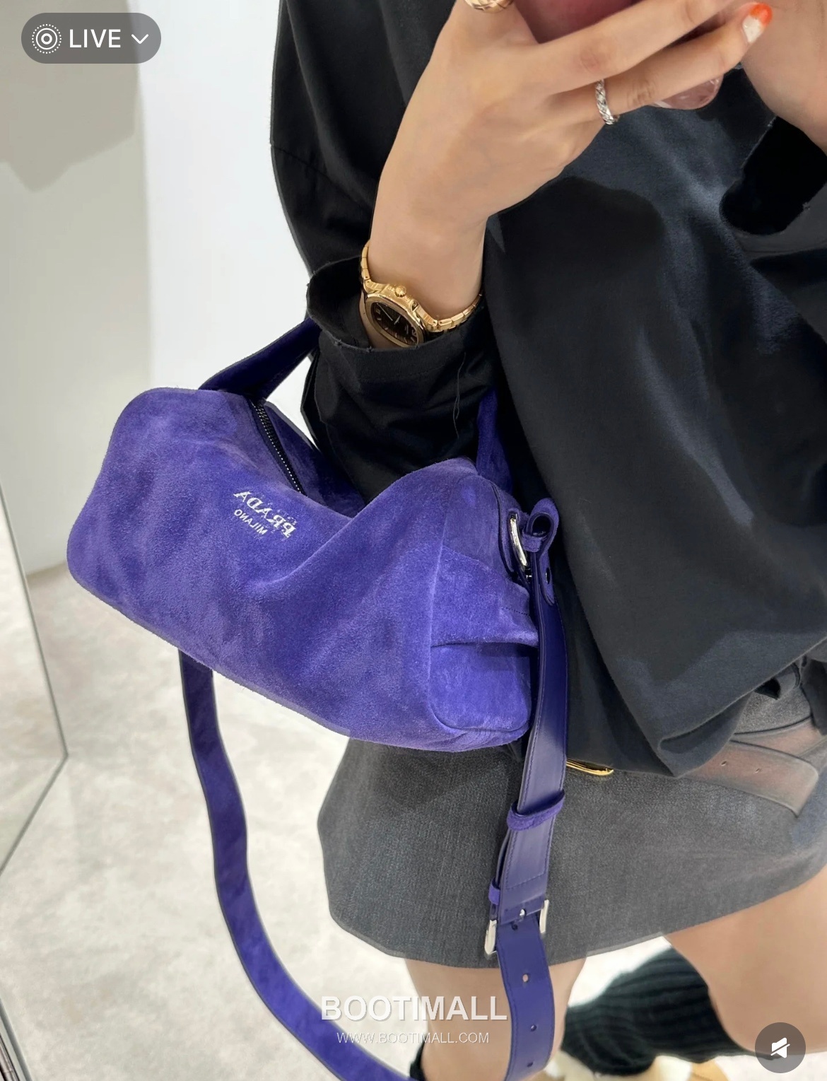 Prada Suede Leather Shoulder Tote Bag with Engraved Logo Detail 프라다 스웨이드 레더 인그레이브 로고 숄더 토트백 P3987660088 24cm 1