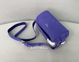 Prada Suede Leather Shoulder Tote Bag with Engraved Logo Detail 프라다 스웨이드 레더 인그레이브 로고 숄더 토트백 P3987660088 24cm 4