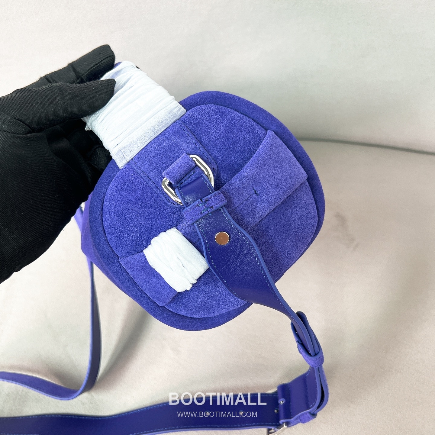 Prada Suede Leather Shoulder Tote Bag with Engraved Logo Detail 프라다 스웨이드 레더 인그레이브 로고 숄더 토트백 P3987660088 24cm 7