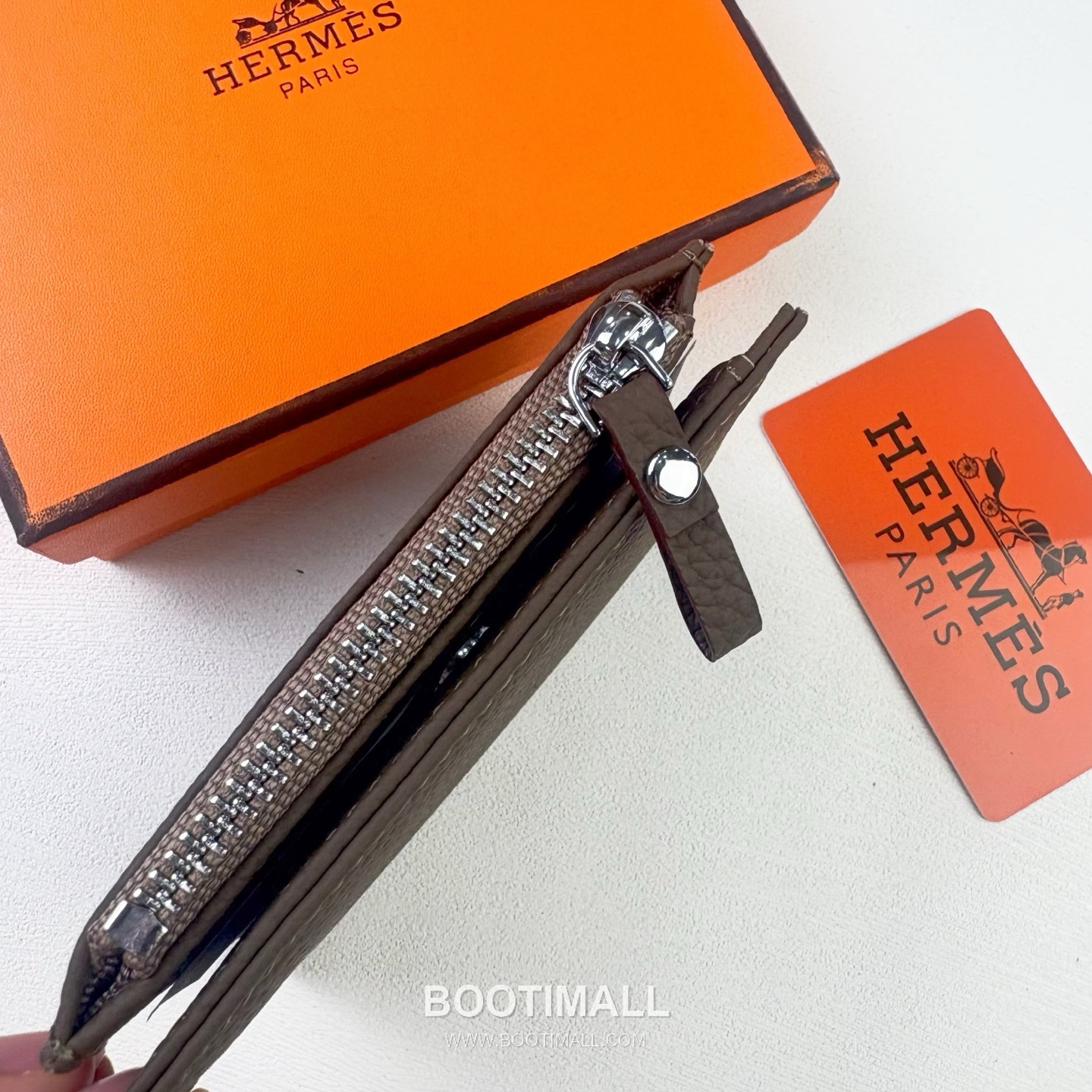 Hermes Barenia Calfskin Leather Compact Wallet with Perforated Detail Zip Coin Pocket 에르메스 바레니아 카프스킨 레더 펀칭 디테일 지퍼 코인포켓 반지갑 6357 10.5cm 4