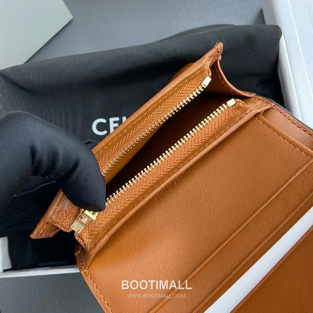 Celine Triomphe Calfskin Leather Compact Wallet with Zip Coin Pocket Detail 셀린느 트리옹프 카프스킨 레더 지퍼 코인포켓 반지갑 10K623DPV.38NO 11cm 8