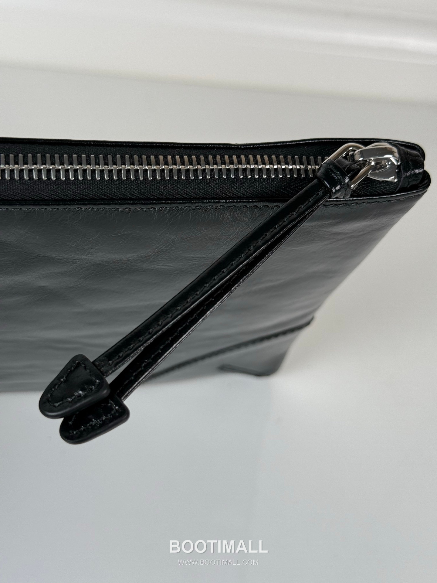Prada Oiled Wax Leather Clutch Bag with Triangle Logo and Zip Closure 프라다 오일드 왁스 레더 트라이앵글 로고 지퍼 클러치백 2NH006A 28cm 6