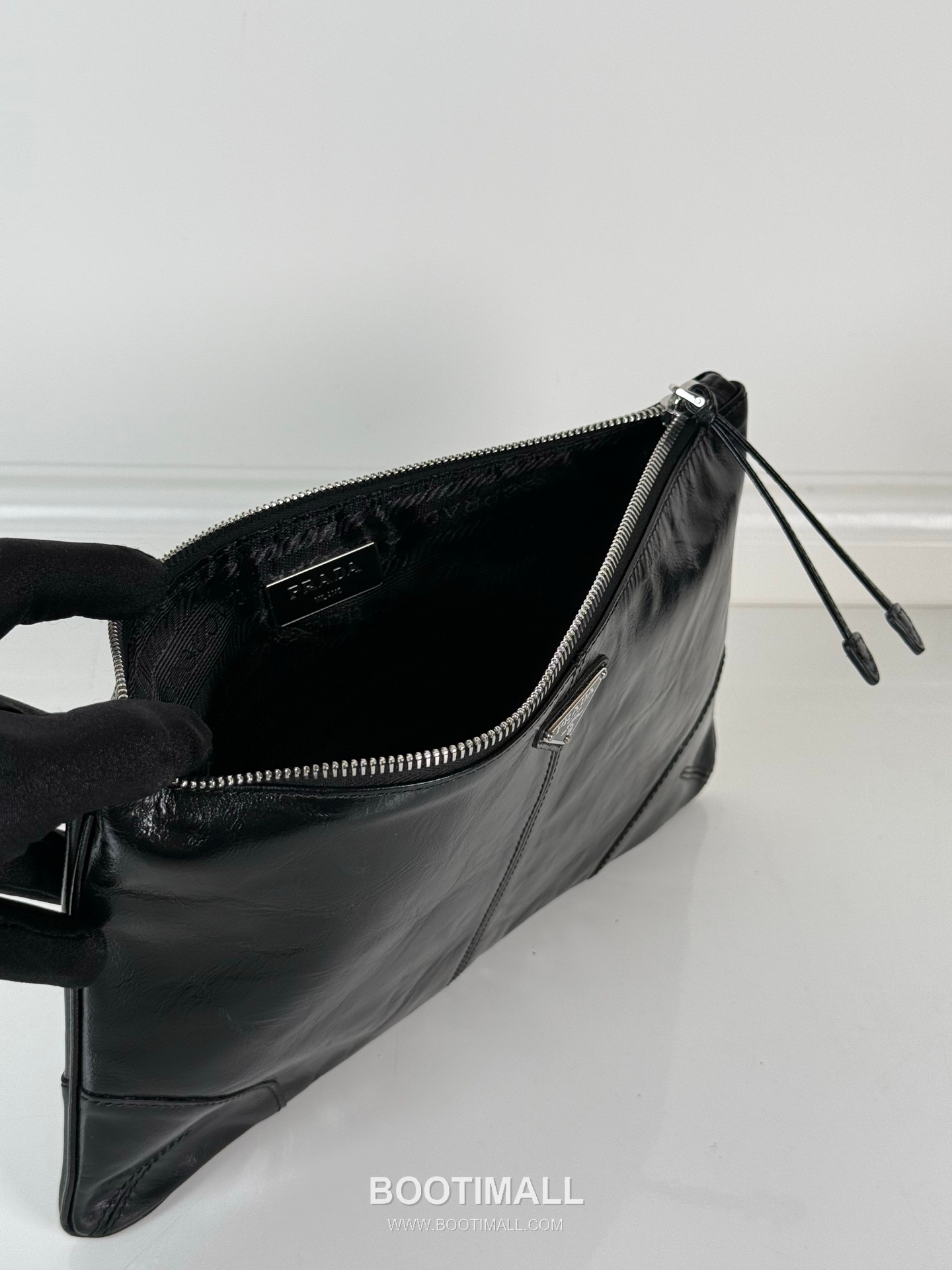 Prada Oiled Wax Leather Clutch Bag with Triangle Logo and Zip Closure 프라다 오일드 왁스 레더 트라이앵글 로고 지퍼 클러치백 2NH006A 28cm 8