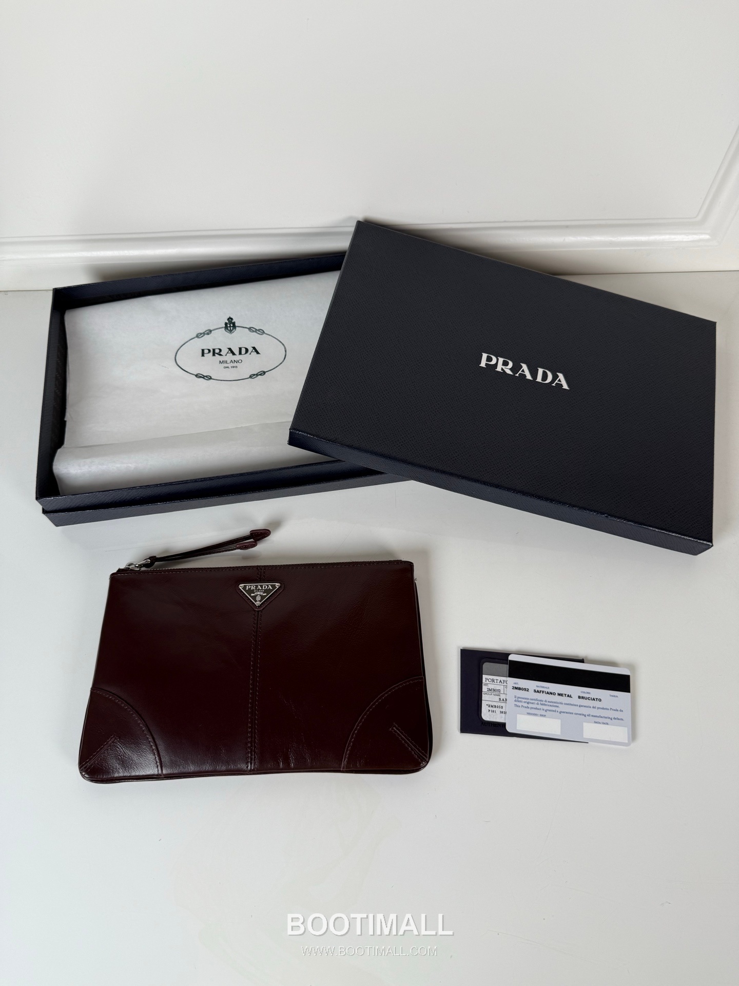 Prada Oiled Wax Leather Clutch Bag with Triangle Logo and Zip Closure 프라다 오일드 왁스 레더 트라이앵글 로고 지퍼 클러치백 2NH006A 28cm 9