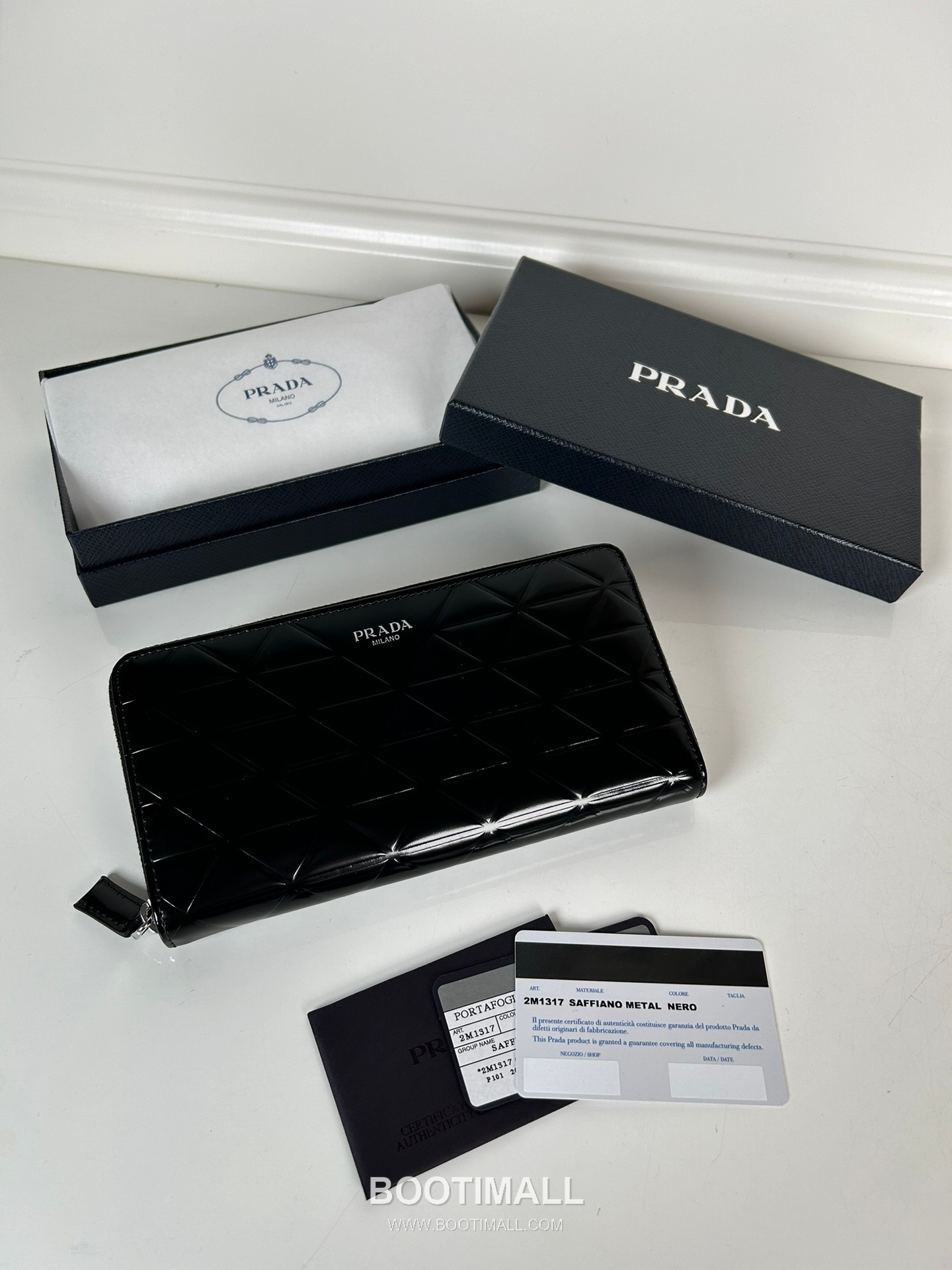 Prada Patent Quilted Calfskin Zip Pouch with Compact Clutch Detail 프라다 페이턴트 퀼팅 카프스킨 지퍼 컴팩트 클러치 파우치 2M1317 20cm 1